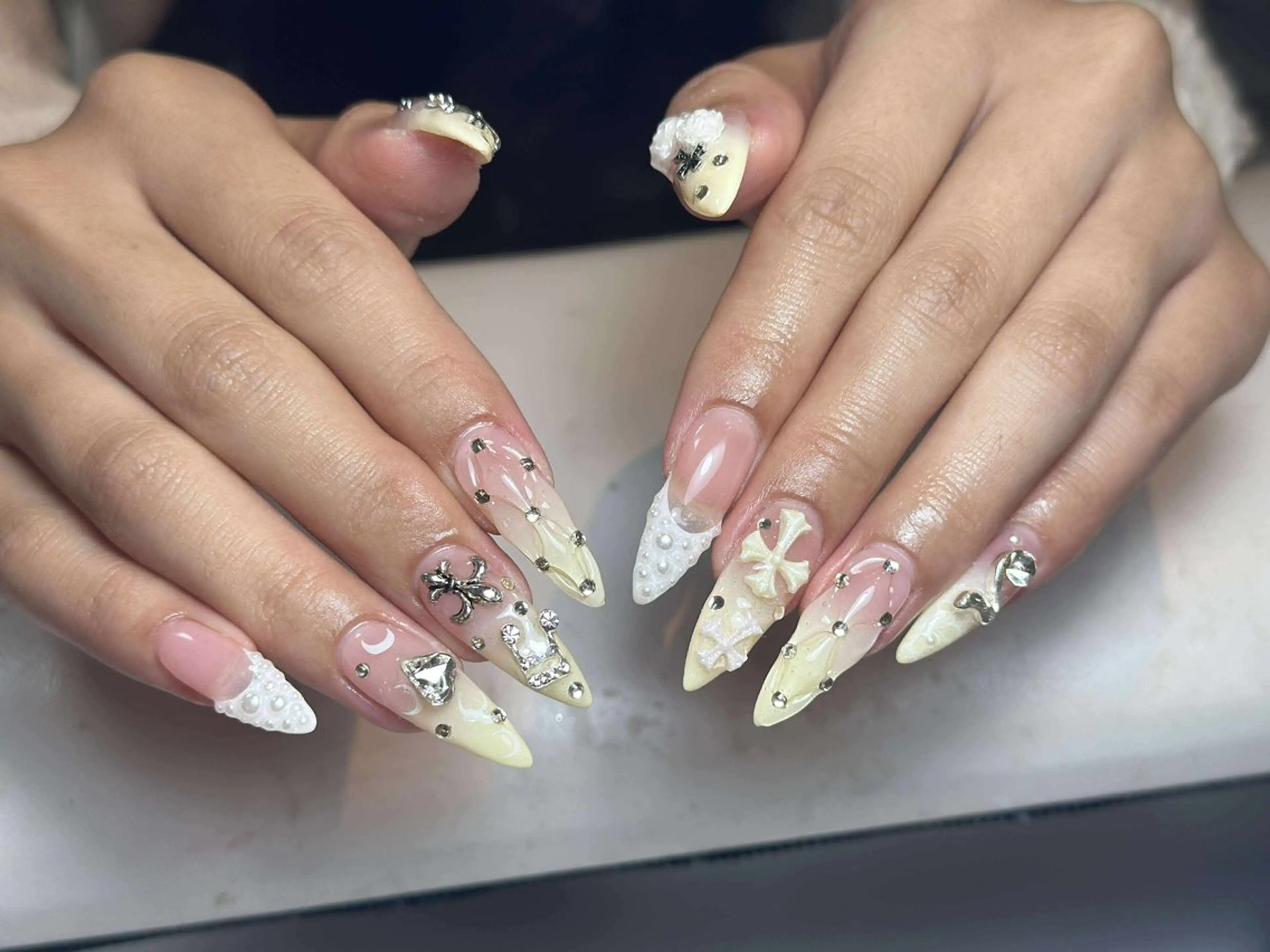 ネイル アートネイル 成人式 ジェルネイル ニュアンスネイル 夏ネイル ハンドネイル Nie Nail Shinokuboのネイルデザイン