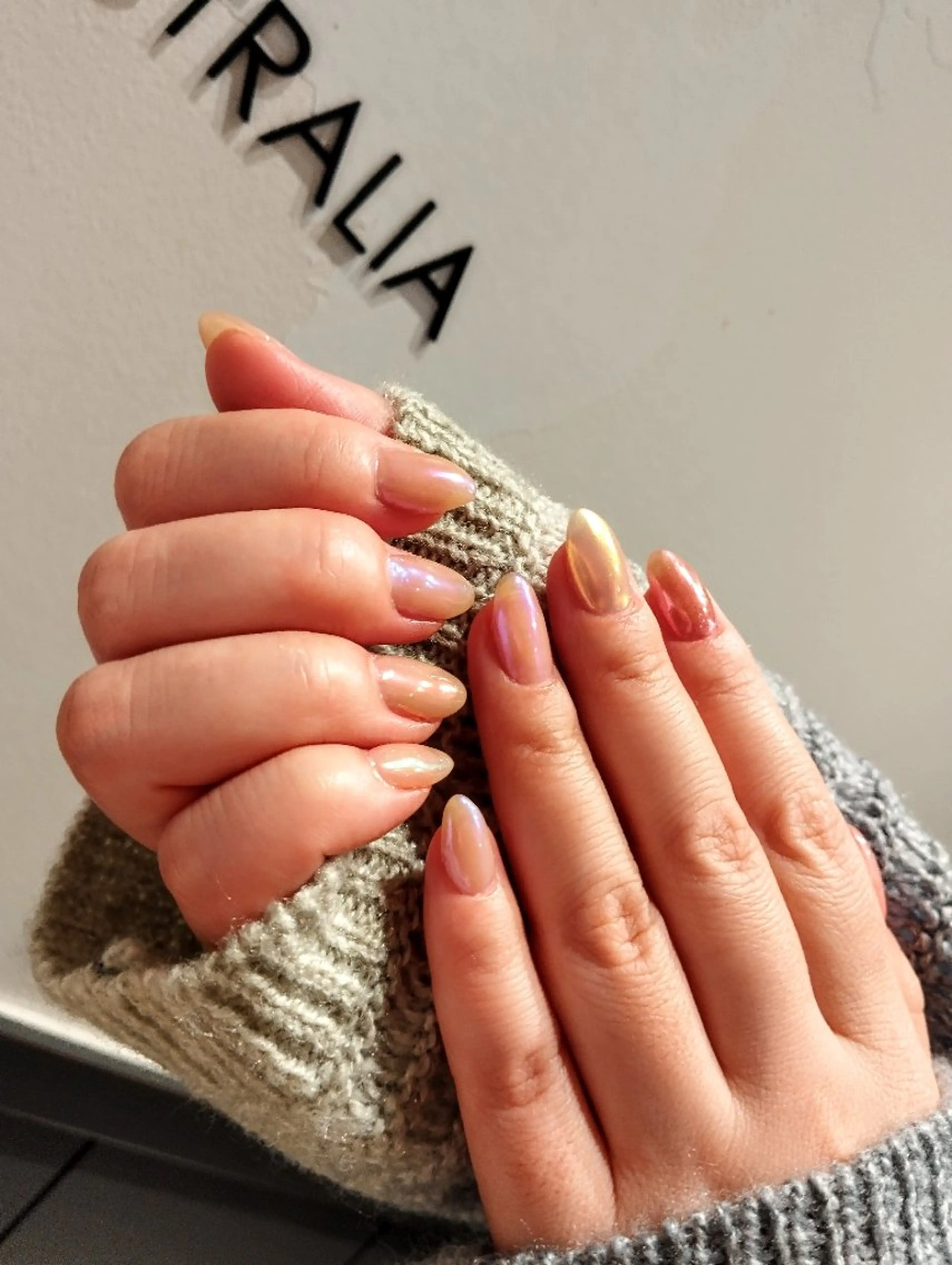 ネイル オーロラネイル ミラーネイル ハンドネイル ハンドケア ＤI'A ネイルサロンのネイルデザイン