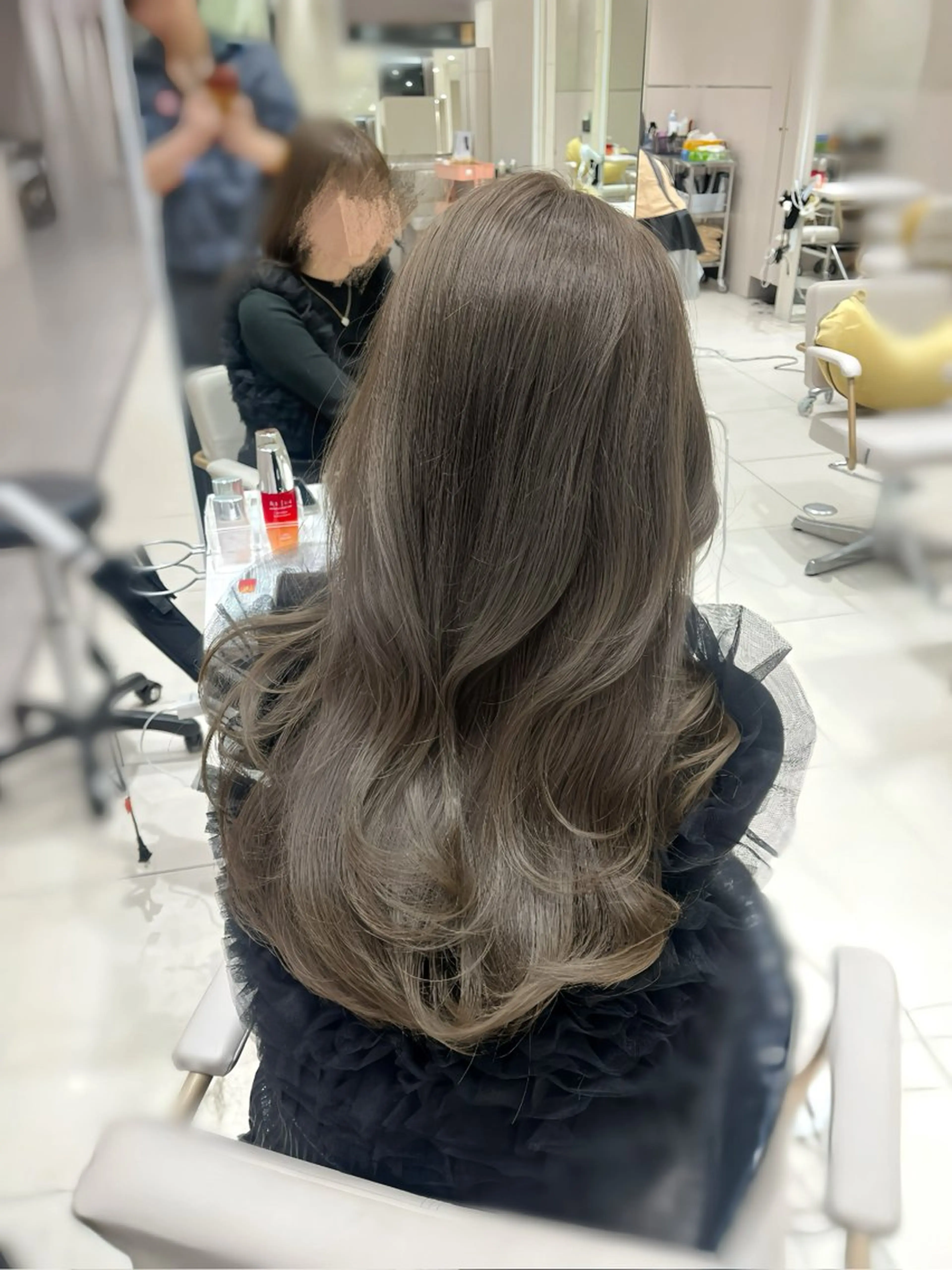 ロング ヘアカラー トリートメント 柴田礼空／レイヤー/ 顔まわりカットのヘアスタイル