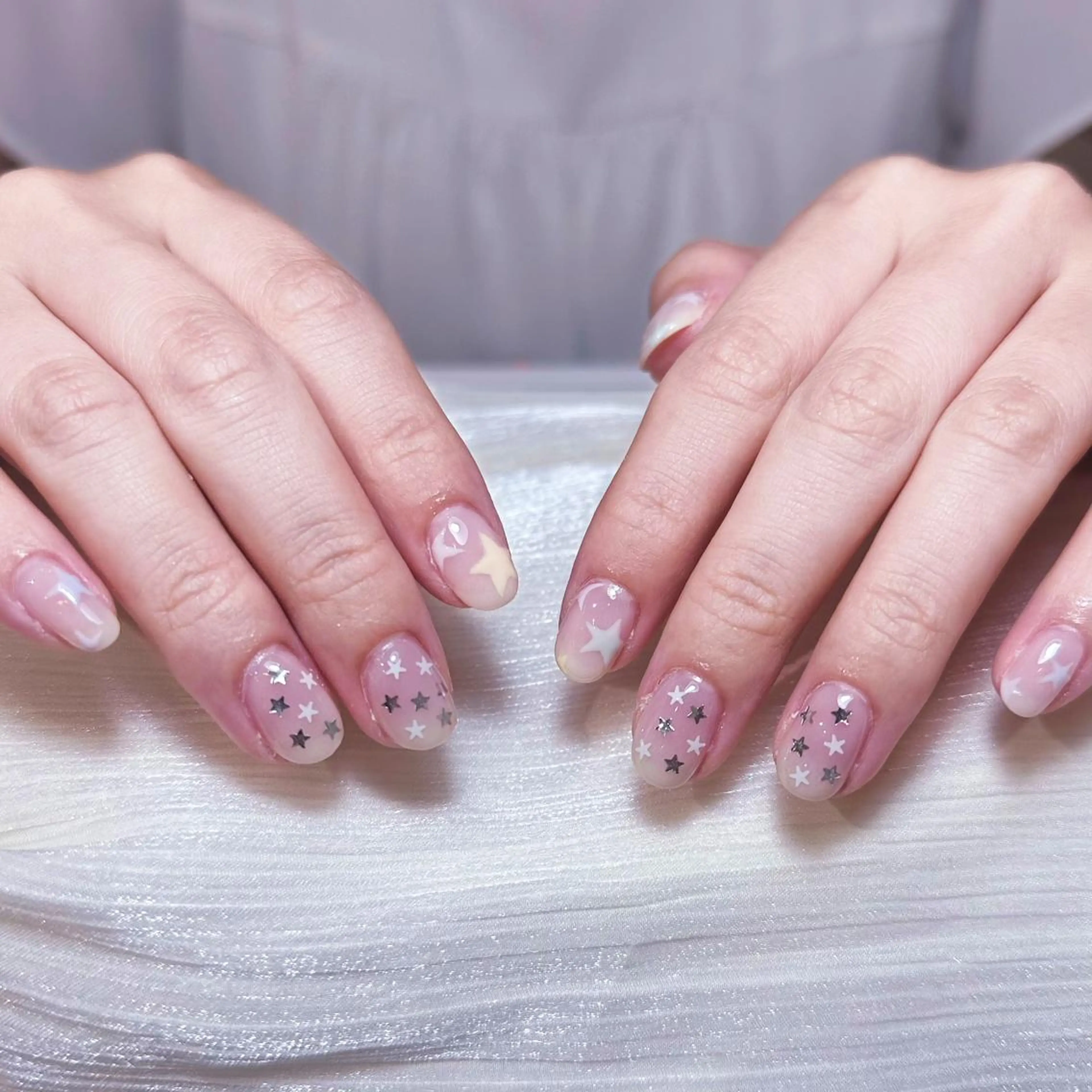 ネイル アートネイル オーロラネイル ガーリー キラキラネイル 韓国ネイル ハンドネイル YOYO 💅のネイルデザイン