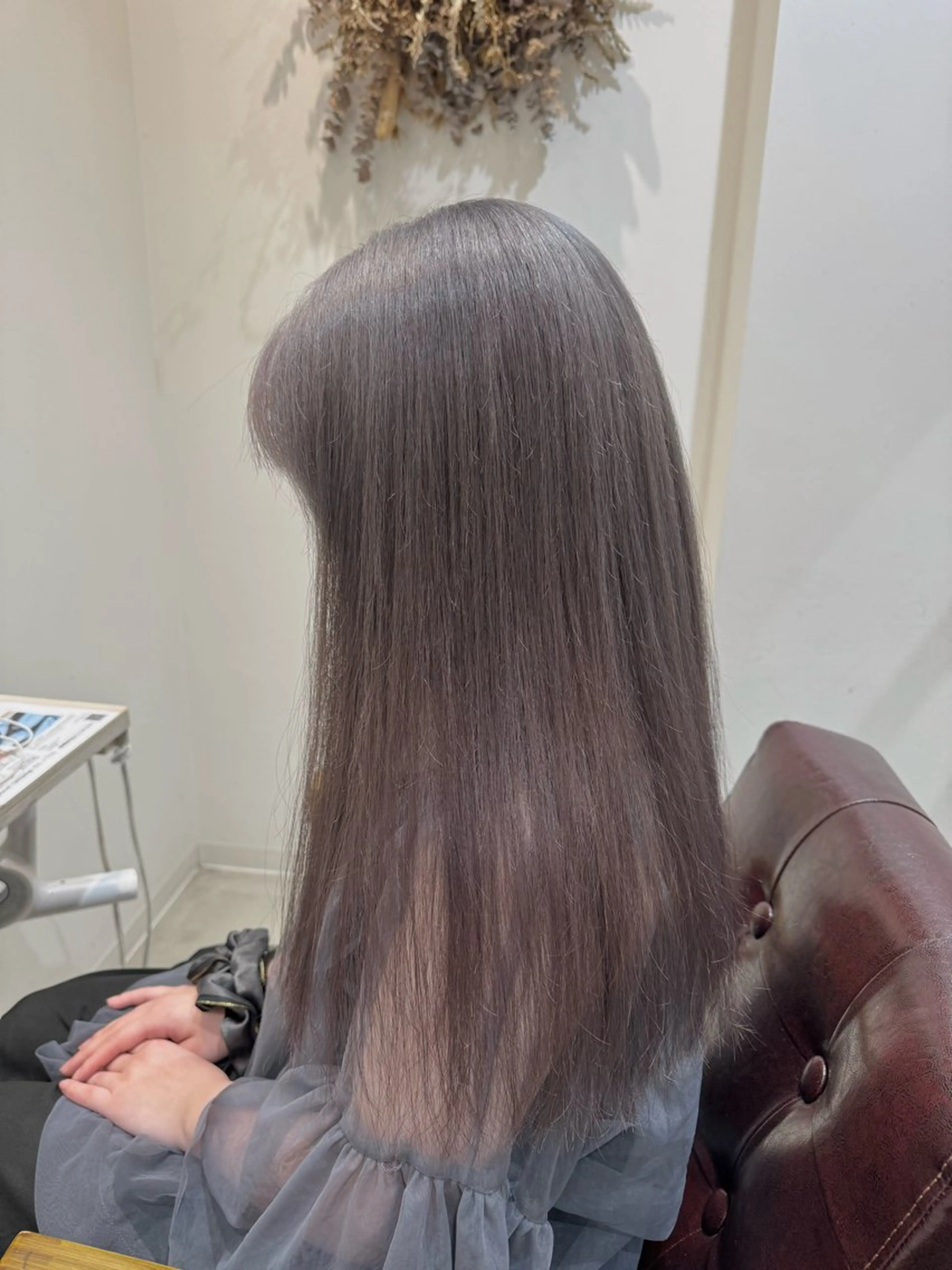 ロング カラー 切りっぱなしボブ バレイヤージュ ベージュカラー ブリーチ ブロンド ヘアカラー honoハイトーン Lote.一宮のヘアスタイル