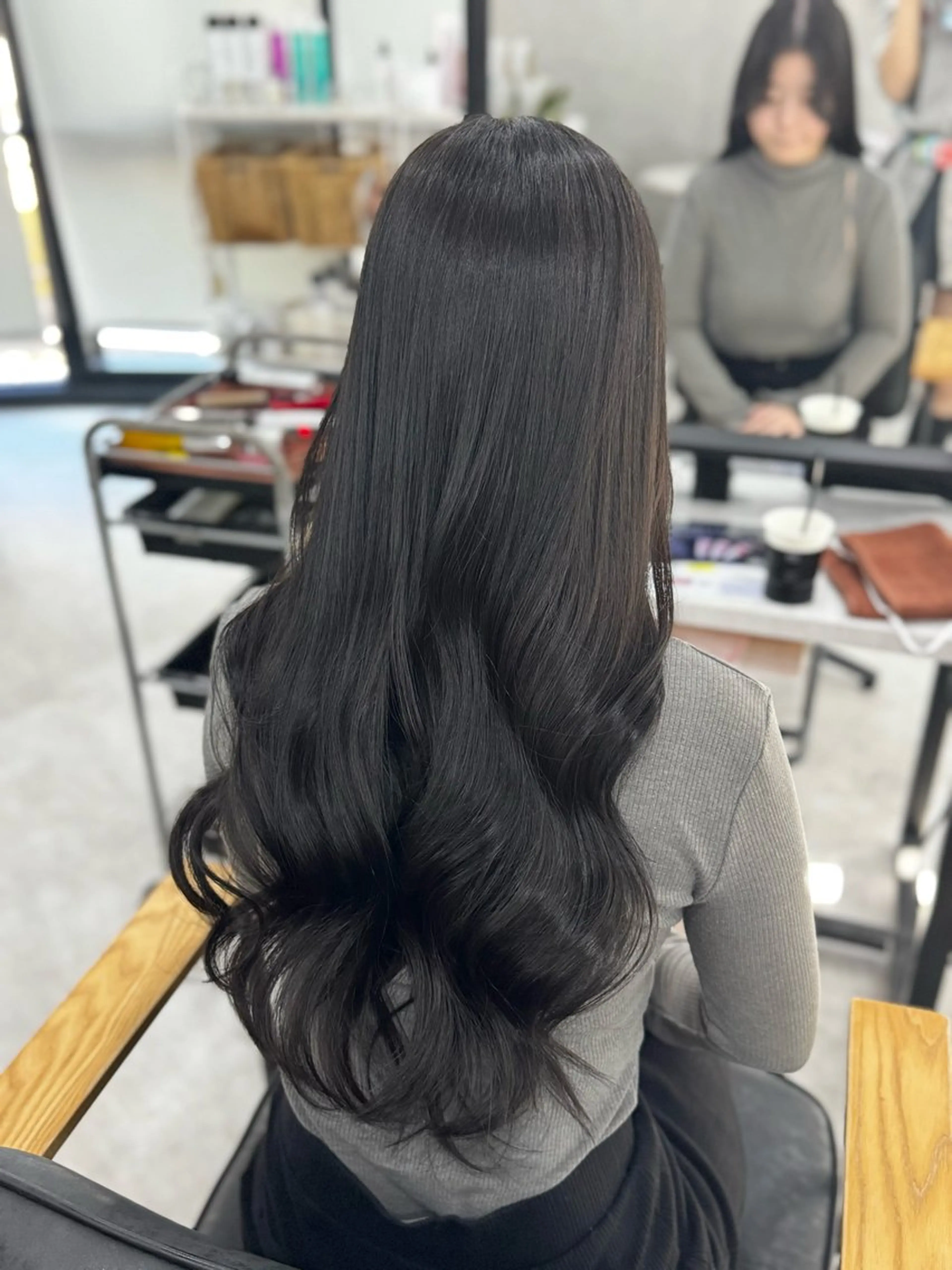 ロング カラー アッシュ アッシュブラウン ベージュカラー 黒髪 ブリーチ ヘアカラー トリートメント 赤み無し柔らかカラー 【梅田】madokaのヘアスタイル