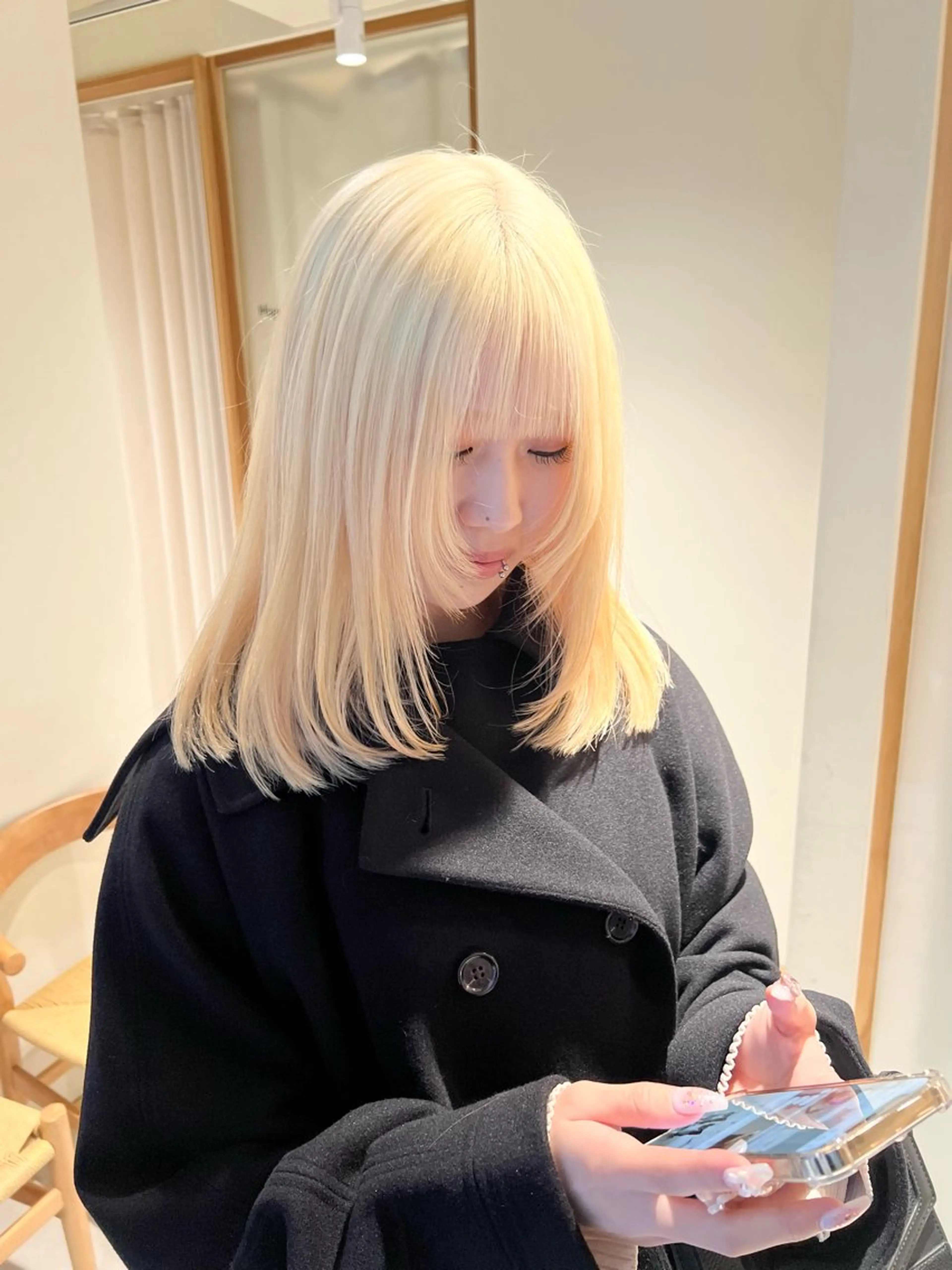 ミディアム カラー ブリーチ 抜きっぱなしブロンド ブロンド ケアブリーチ ハイトーンカラー レイヤーカット/韓国 艶カラー🪄REN.のヘアスタイル