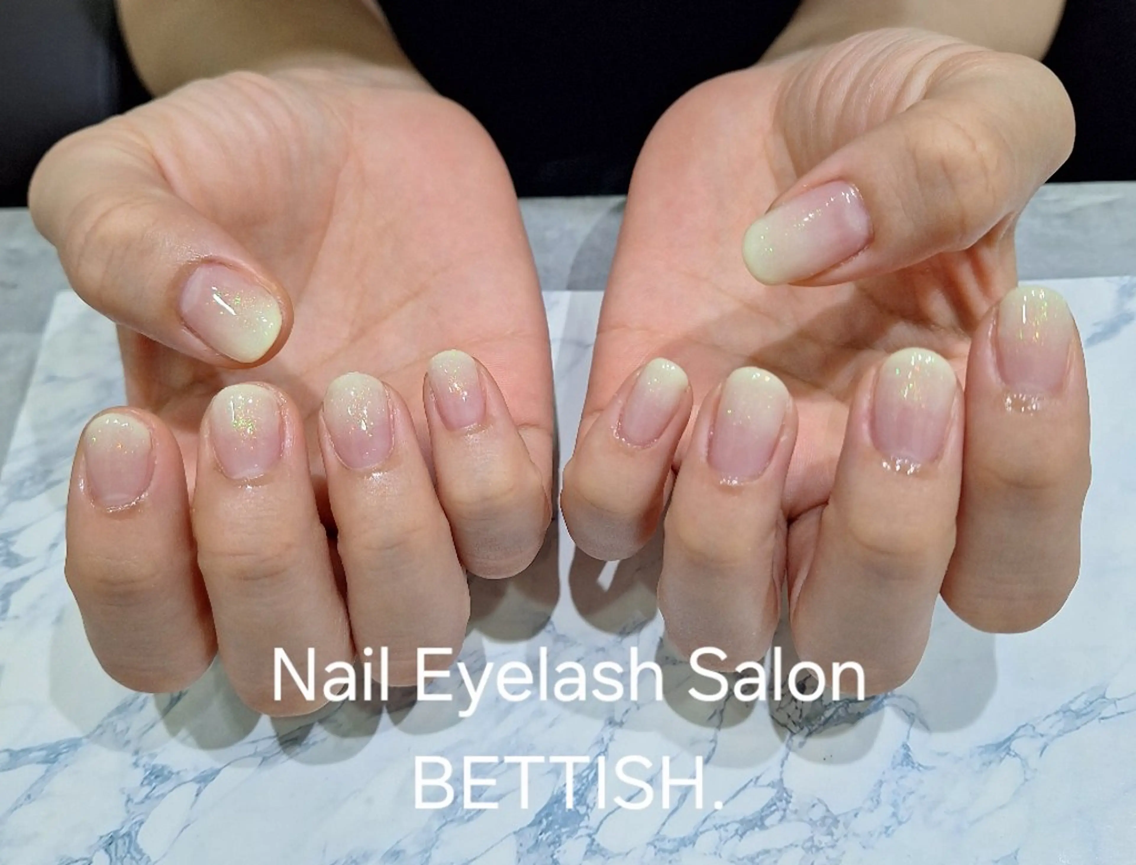 ネイル グラデーション 黄色 ハンドネイル BETTISH　 　AIRIのネイルデザイン