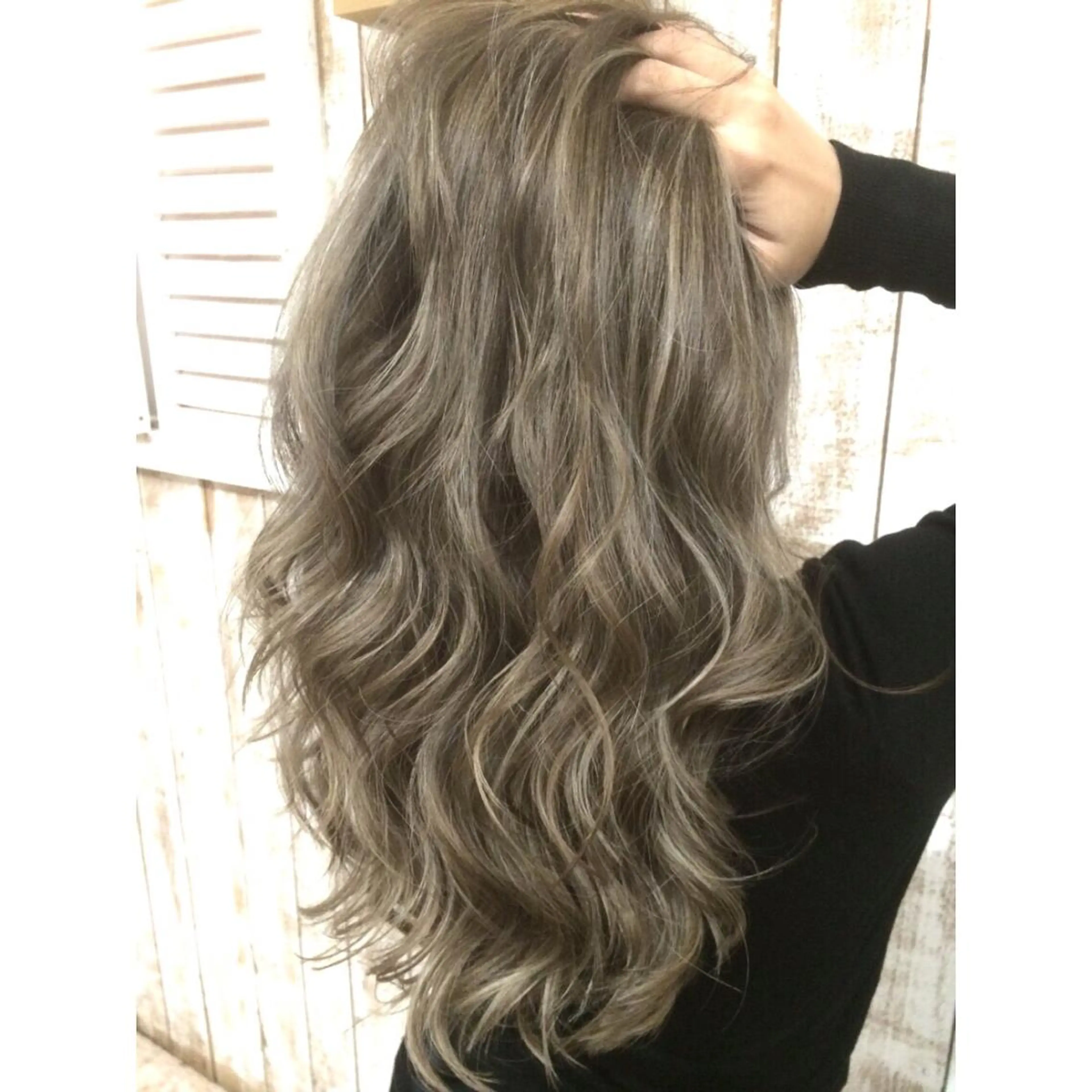 セミロング カラー ベージュカラー ハイライトカラー 3Dハイライト ハイライト ヘアカラー トリートメント 井上 一平のヘアスタイル