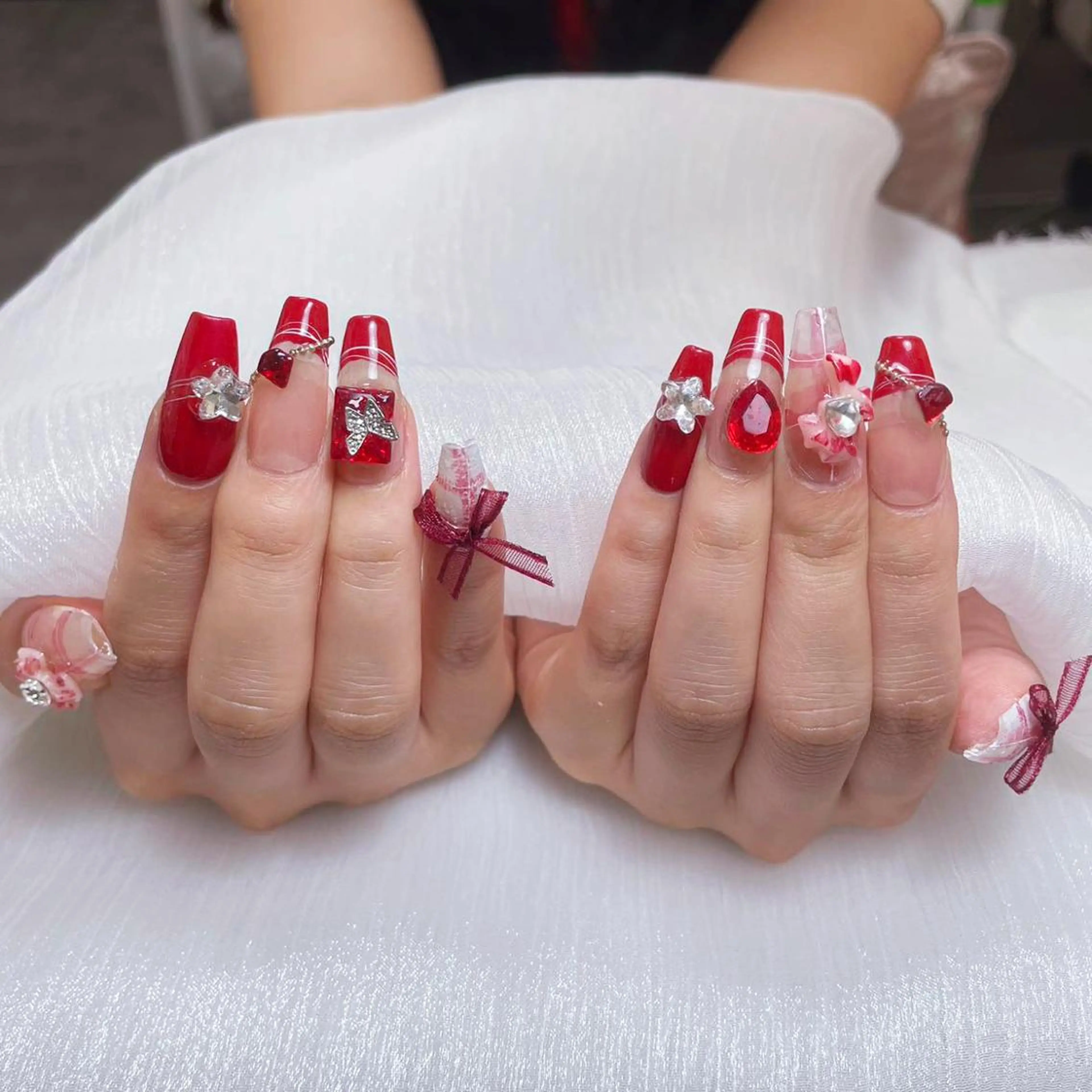 ネイル アートネイル オーロラネイル ガーリー キラキラネイル 韓国ネイル RINA_ Monster🎨のネイルデザイン