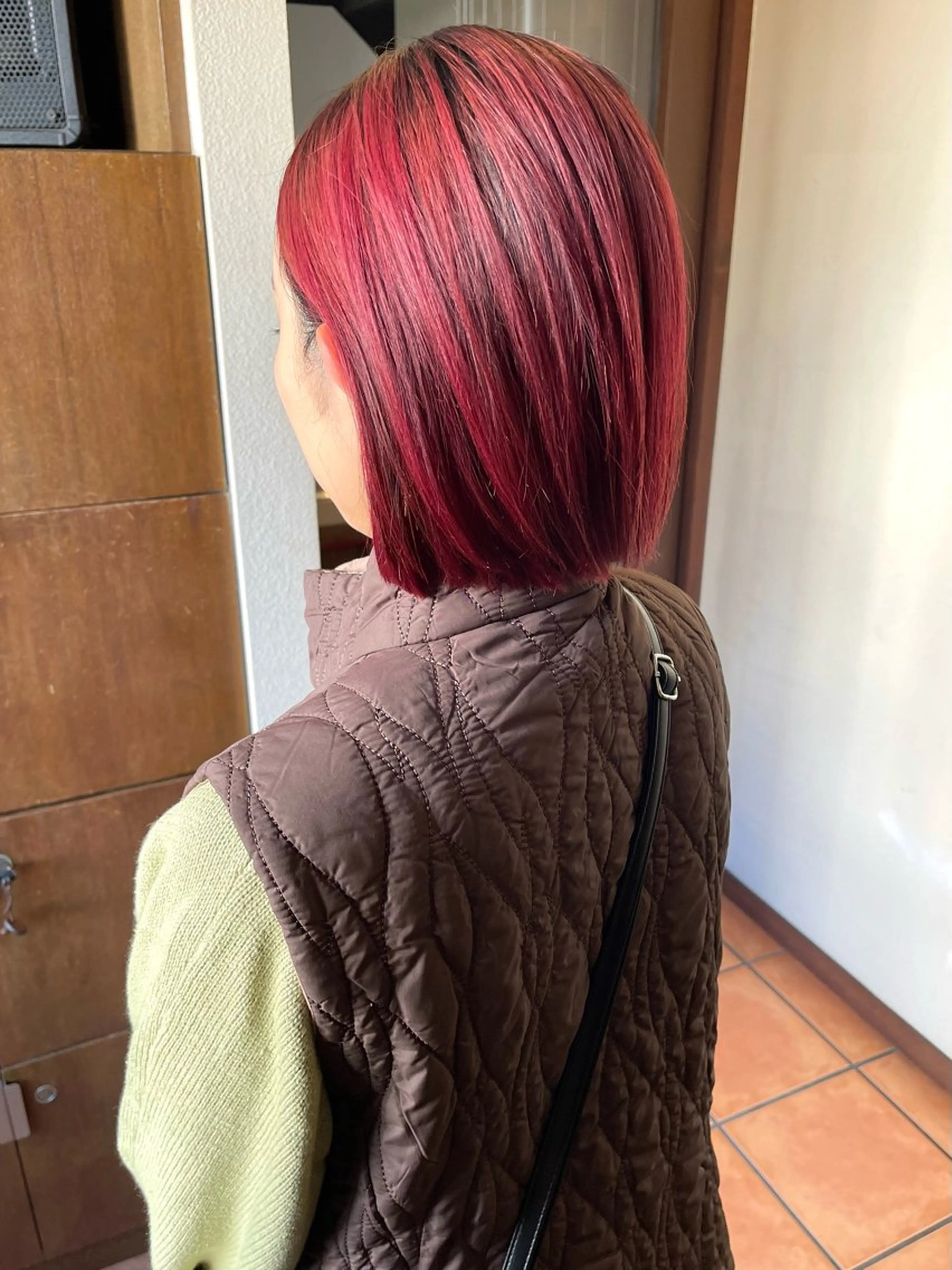 ショート カラー レッドカラー カット ヘアカラー トリートメント 髪質改善ｶﾗｰ ｹｱﾌﾞﾘｰﾁ/ﾀﾑのヘアスタイル