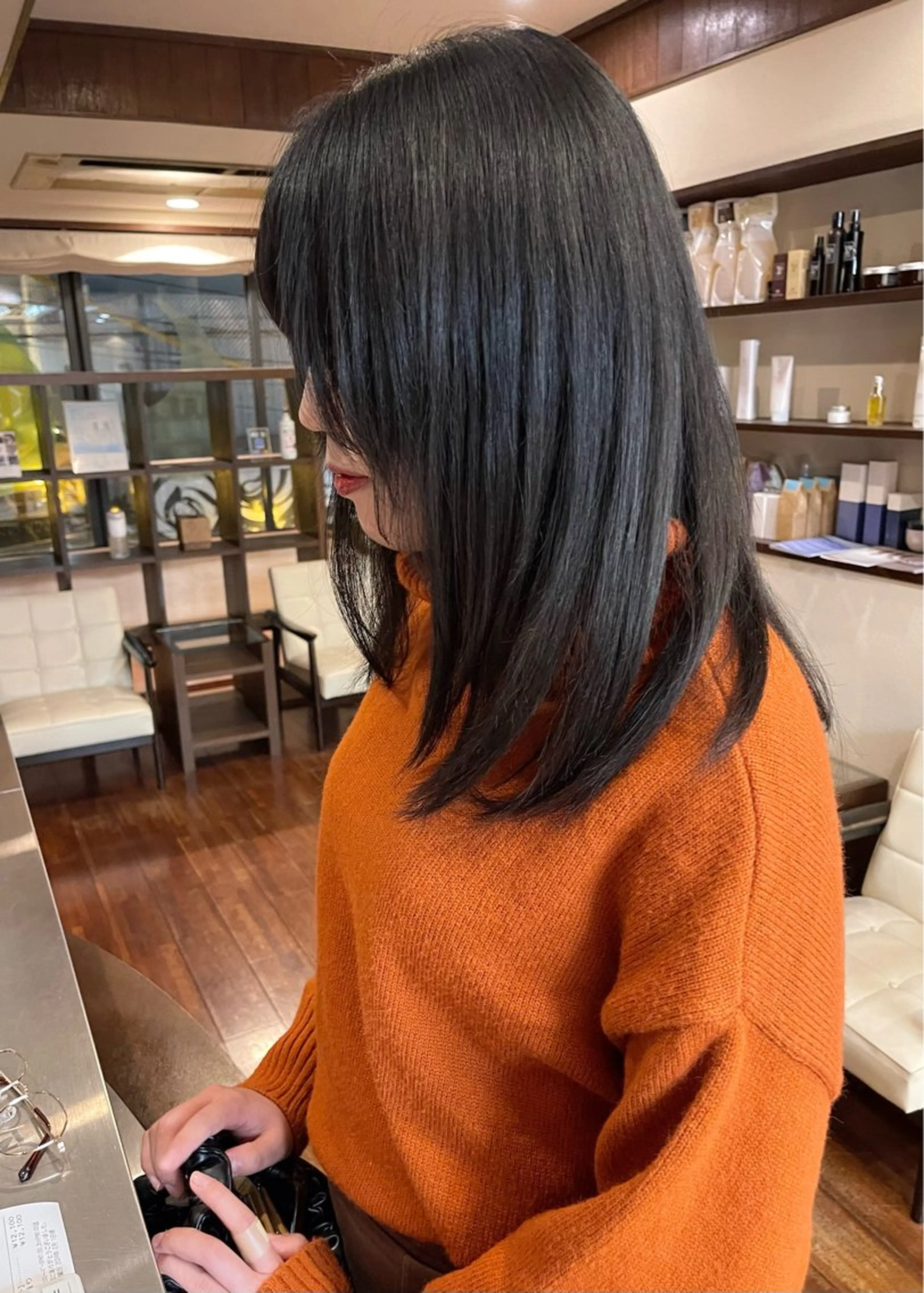 ミディアム カラー 黒髪 カット ヘアカラー トリートメント 髪質改善ｶﾗｰ ｹｱﾌﾞﾘｰﾁ/ﾀﾑのヘアスタイル