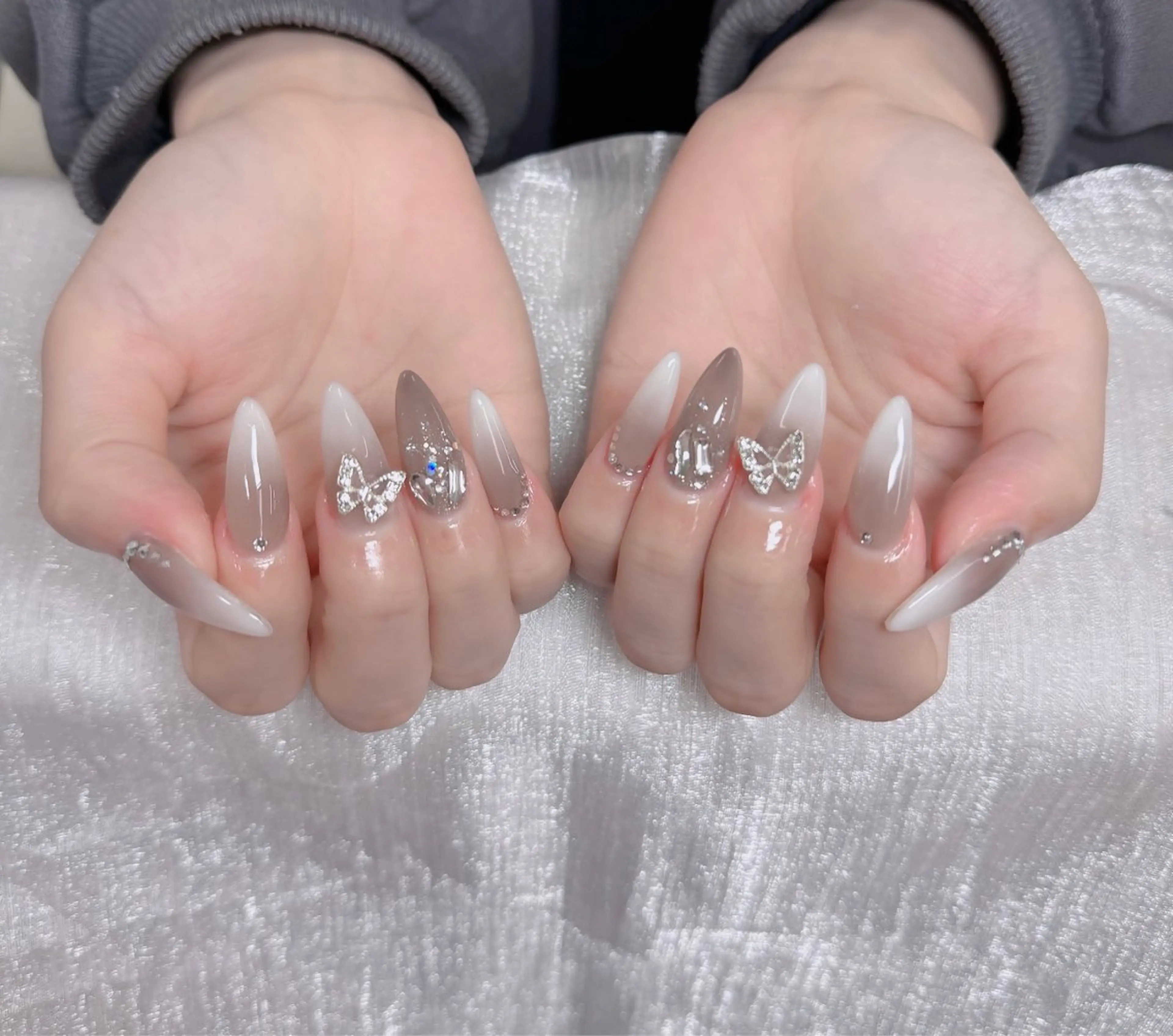 ネイル オーロラネイル フレンチネイル ジェルネイル ハロウィン キラキラネイル H.baby Nail Salon所属・H.baby Nail Salonのネイルデザイン
