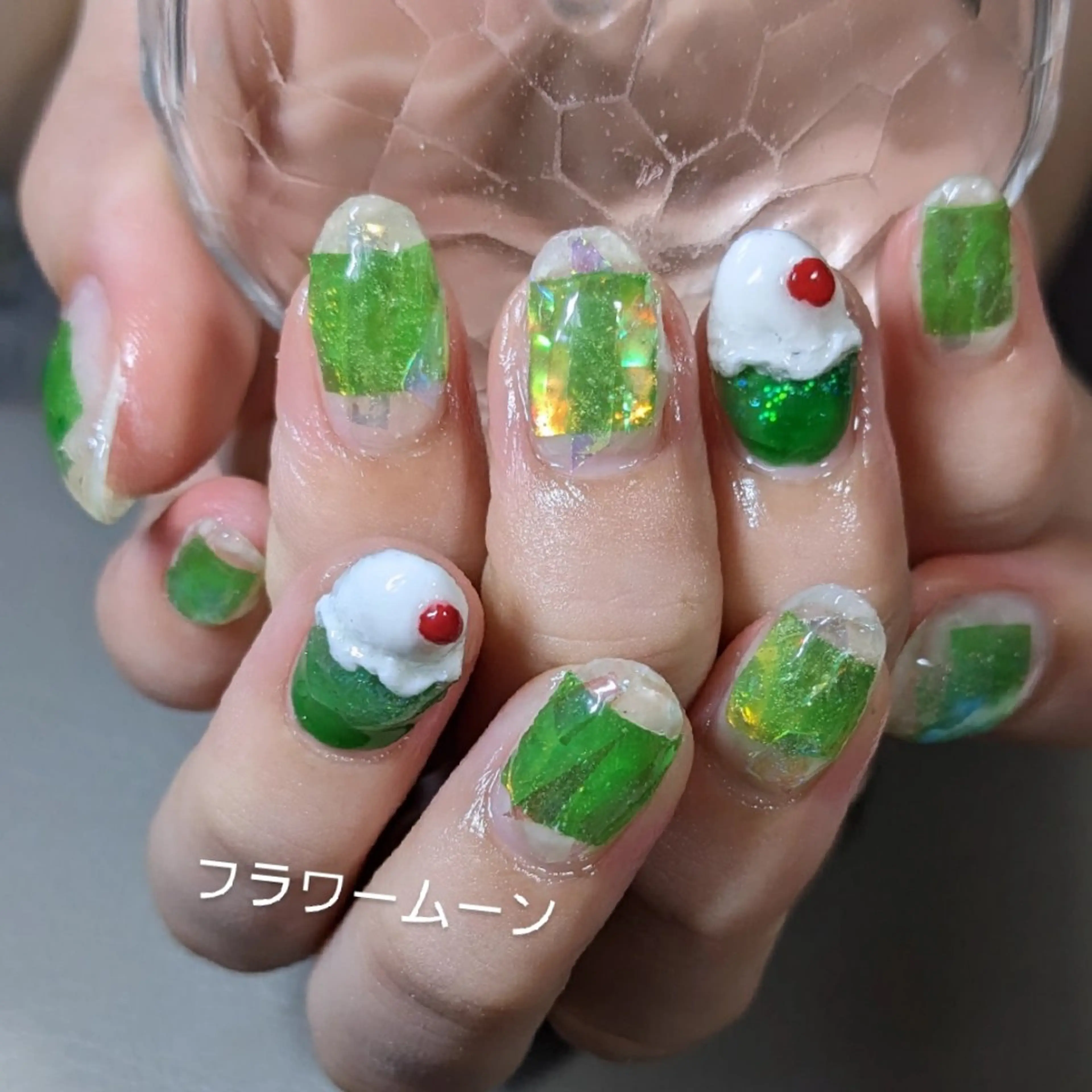 ネイル 氷ネイル・うるうるネイル ハンドネイル ハンドケア フラワー ムーンのネイルデザイン