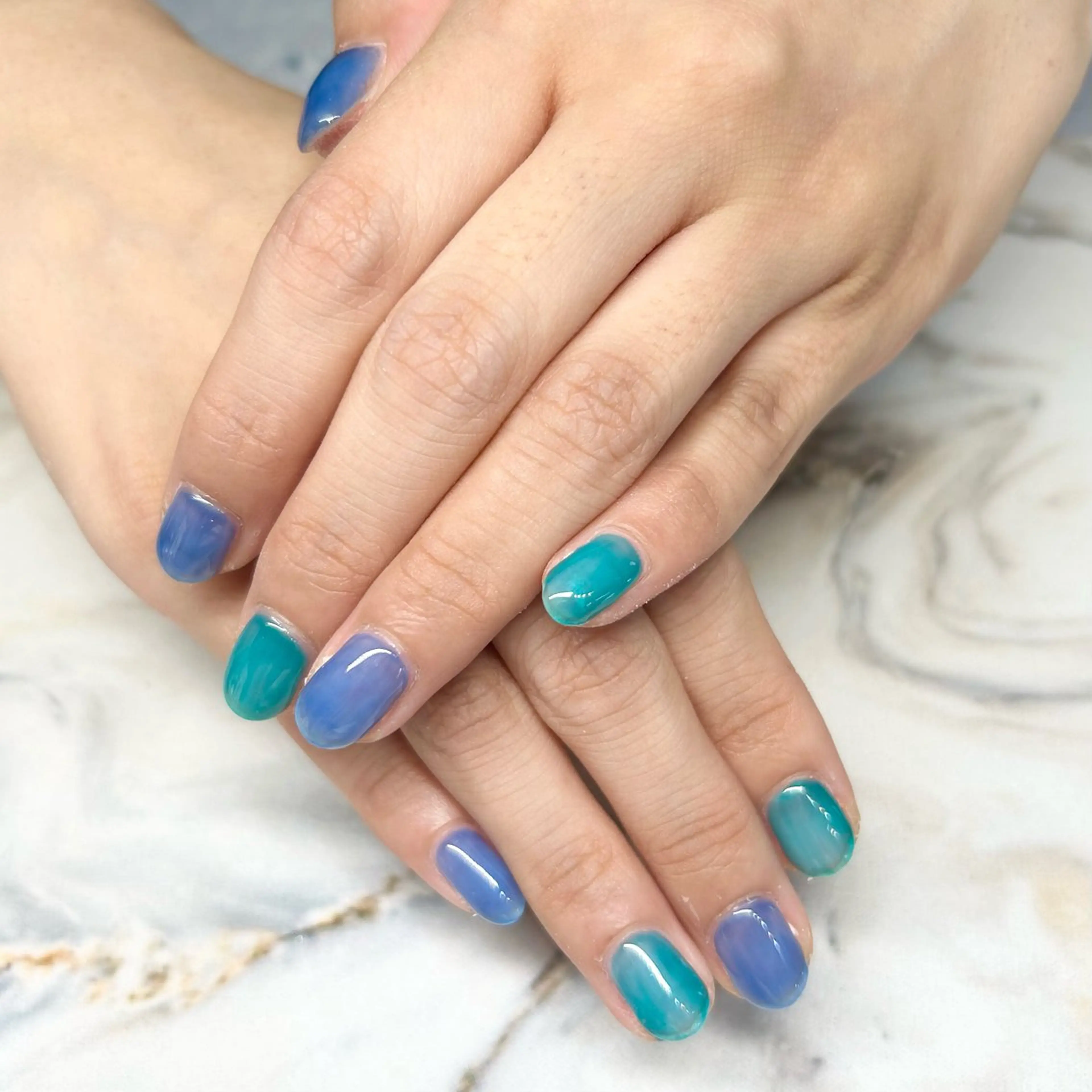 ネイル ブルー ジェルネイル グリーン ワンカラーネイル シンプルネイル Nail Stellaの眉毛・アイブロウイメージ
