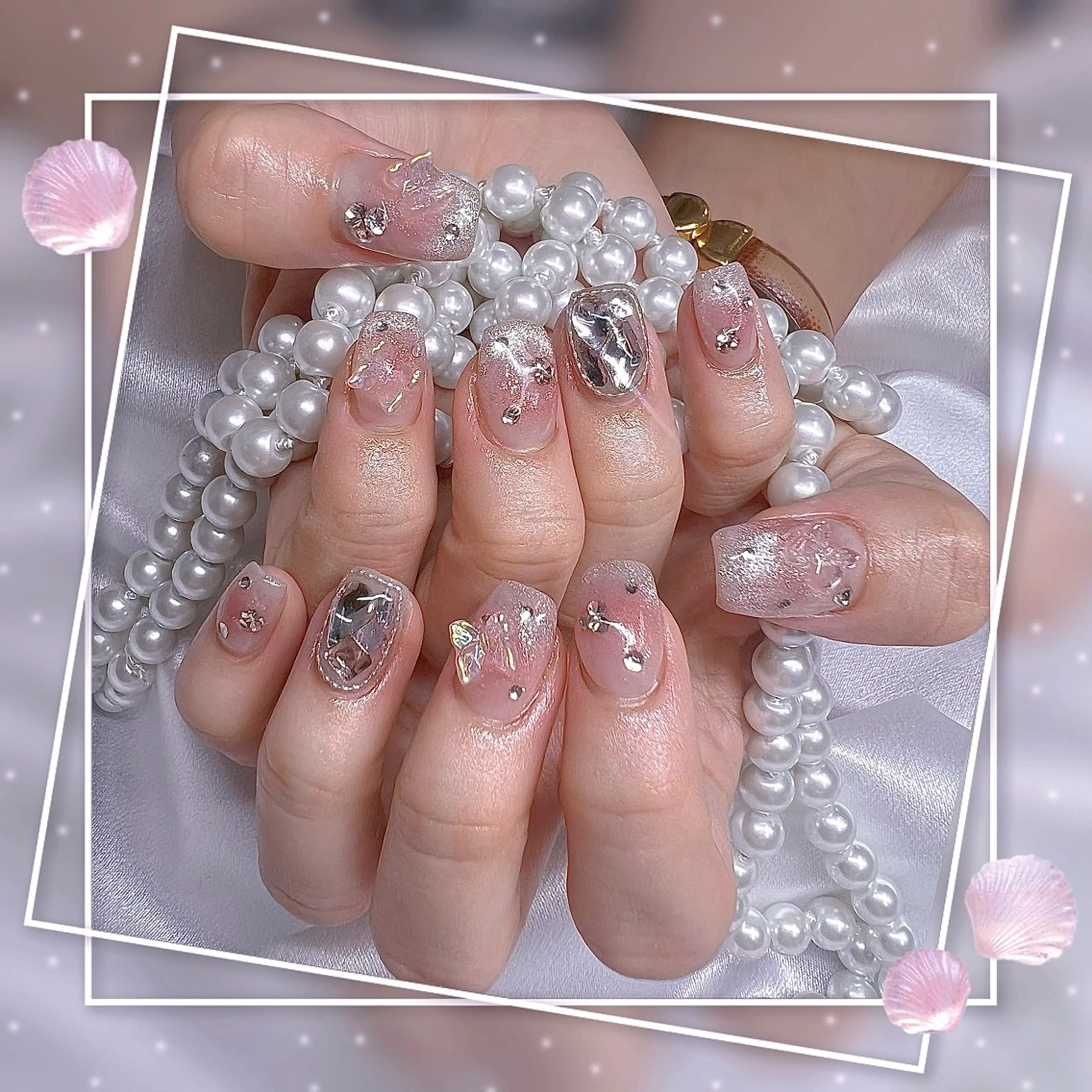 ネイル フレンチネイル グラデーション キラキラネイル 韓国ネイル マグネットネイル ハンドネイル ハンドケア Chill Nailsalonのネイルデザイン
