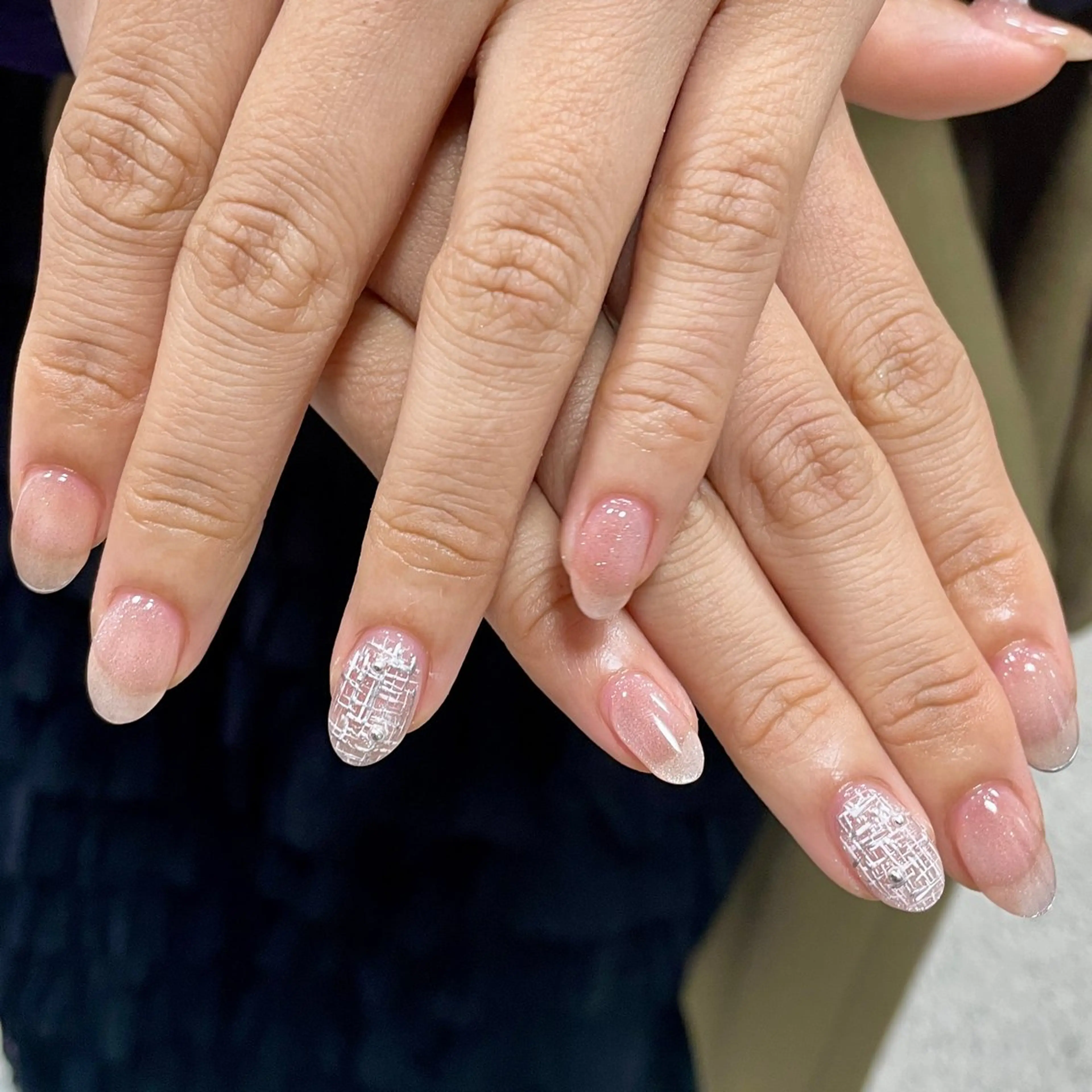 ネイル ピンク シルバー ツイードネイル 冬ネイル ハンドネイル LUNI（シェアサロンHeartSpace内）所属・LUNI 久屋大通 ˚✧₊⁎/ yuriのネイルデザイン