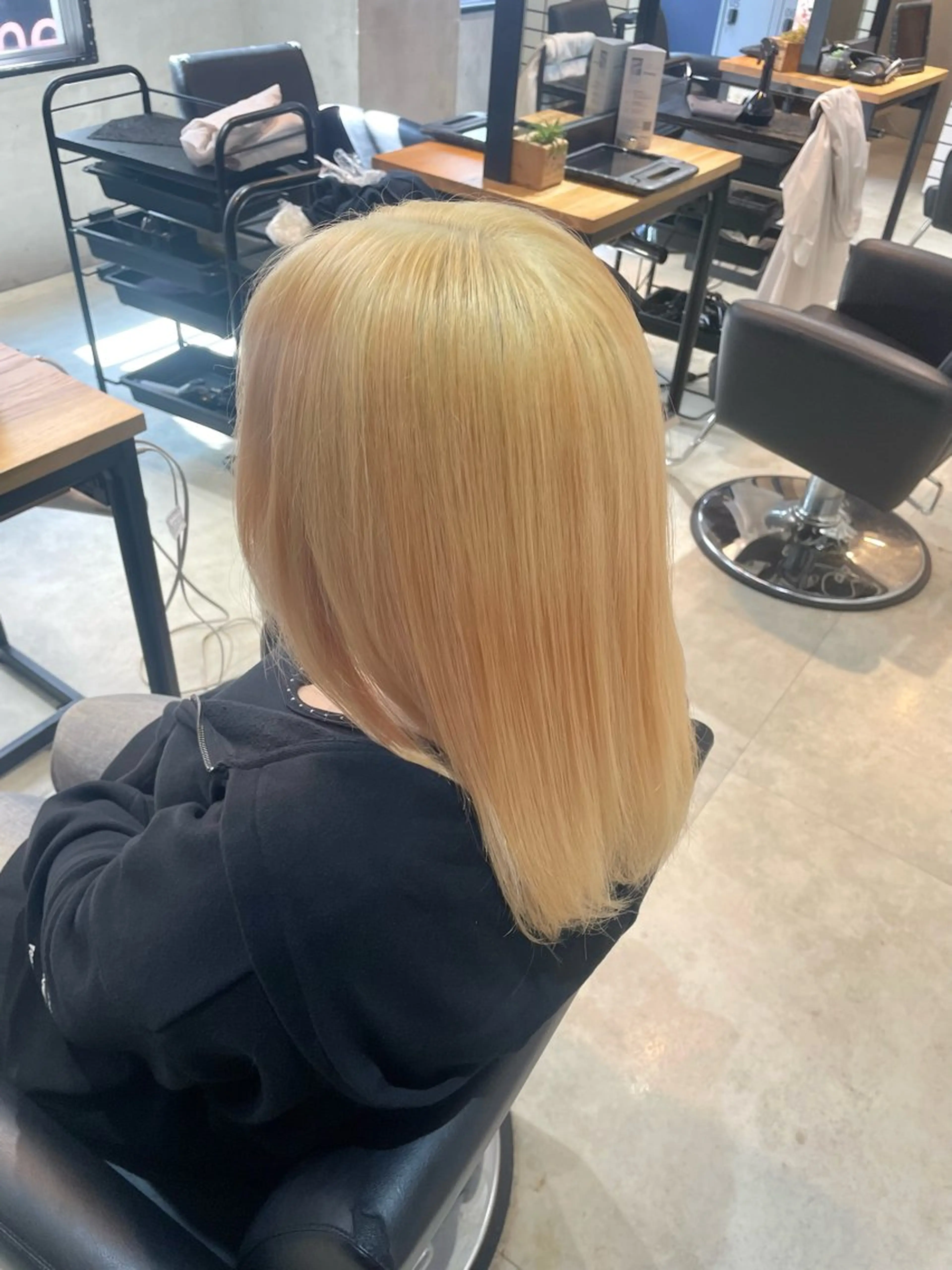 カラー 抜きっぱなしブロンド ブロンド ヘアカラー HAYATA/透明感 /派手髪/ケアブリのヘアスタイル