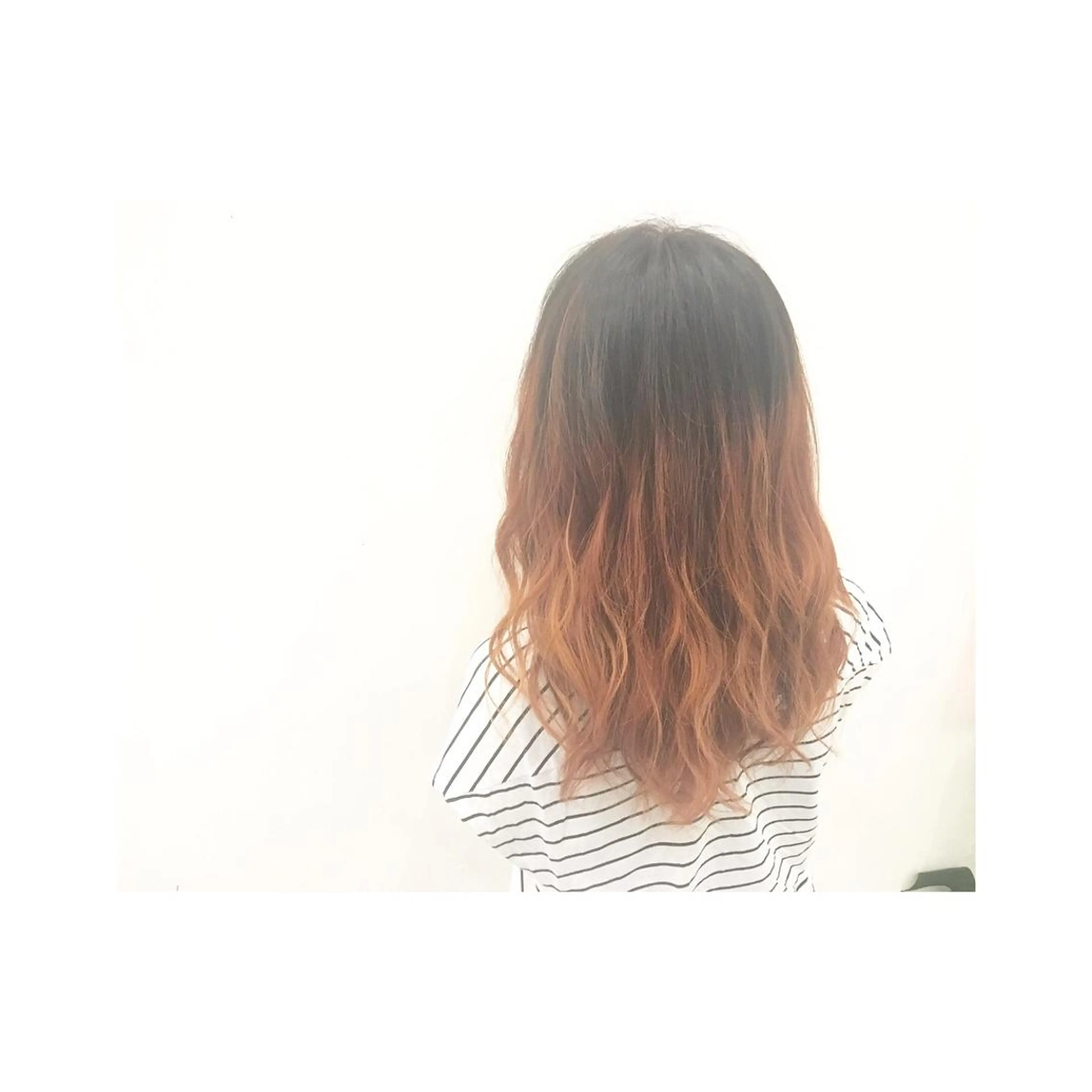 ロング カラー バレイヤージュ グラデーションカラー オレンジ レイヤーカット ヘアカラー トリートメント 💓シールエクステ for...のヘアスタイル