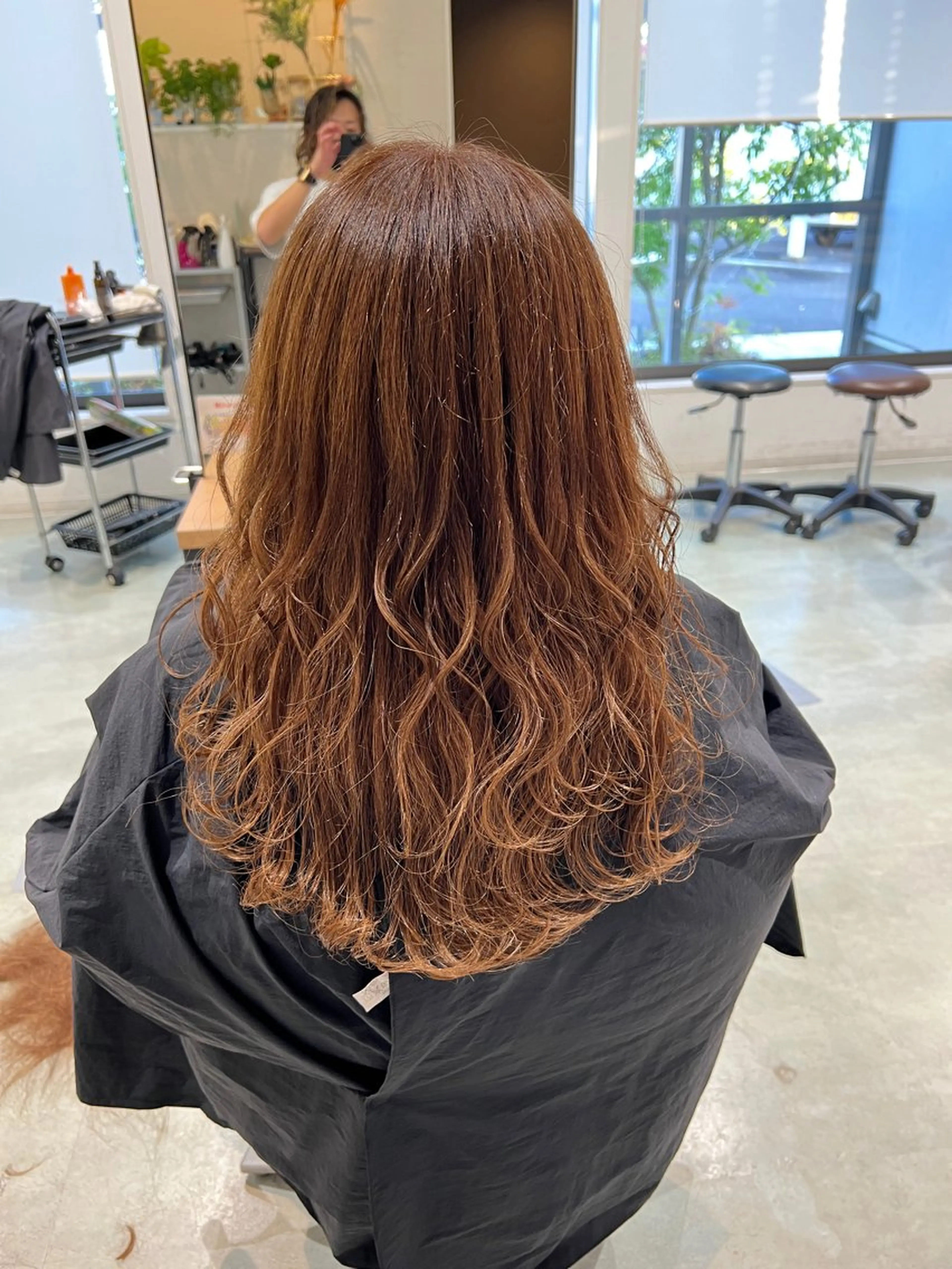 ロング Aile所属・酸性ストレート／カラ ー/山下高明のヘアスタイル