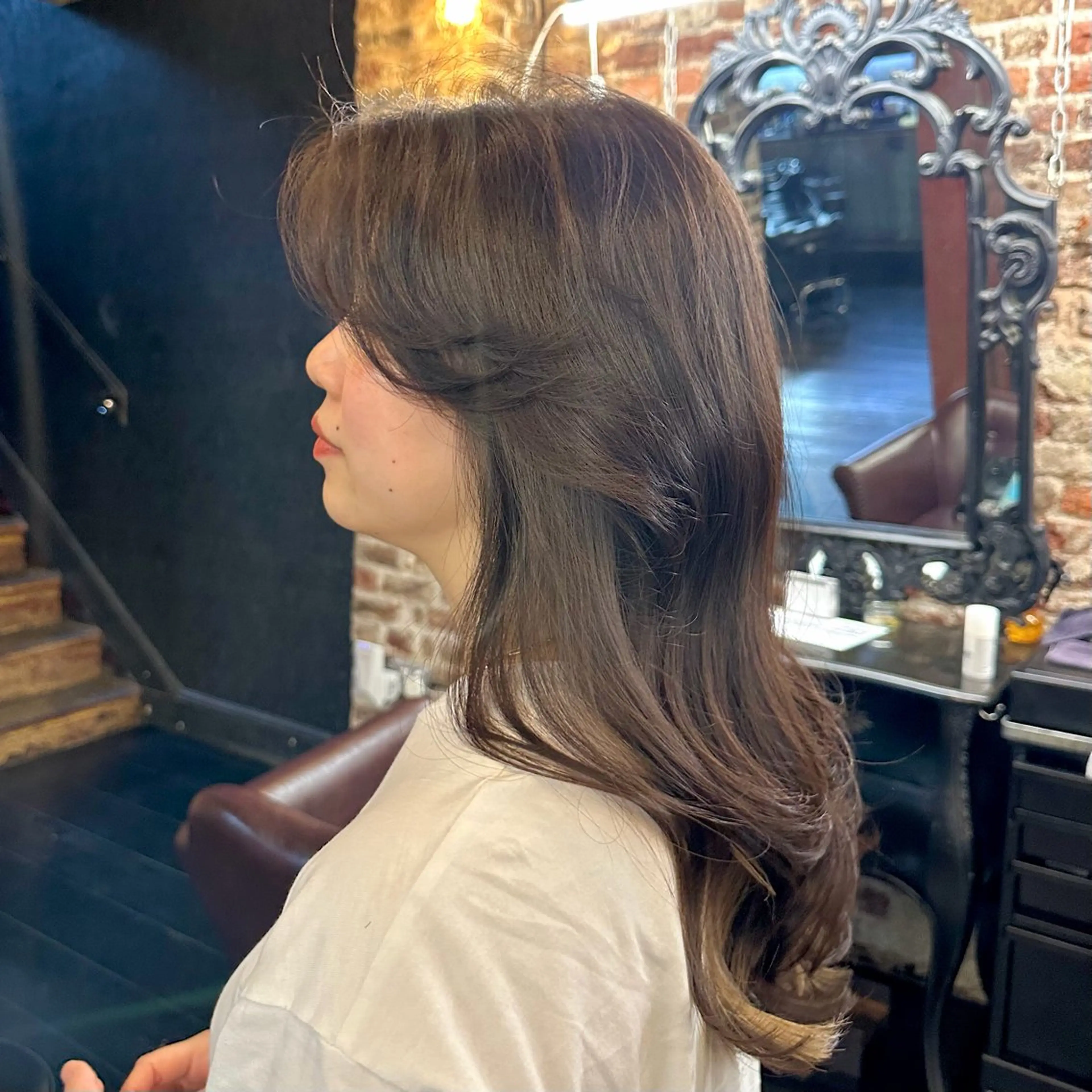 セミロング ワクダ アイリのヘアスタイル