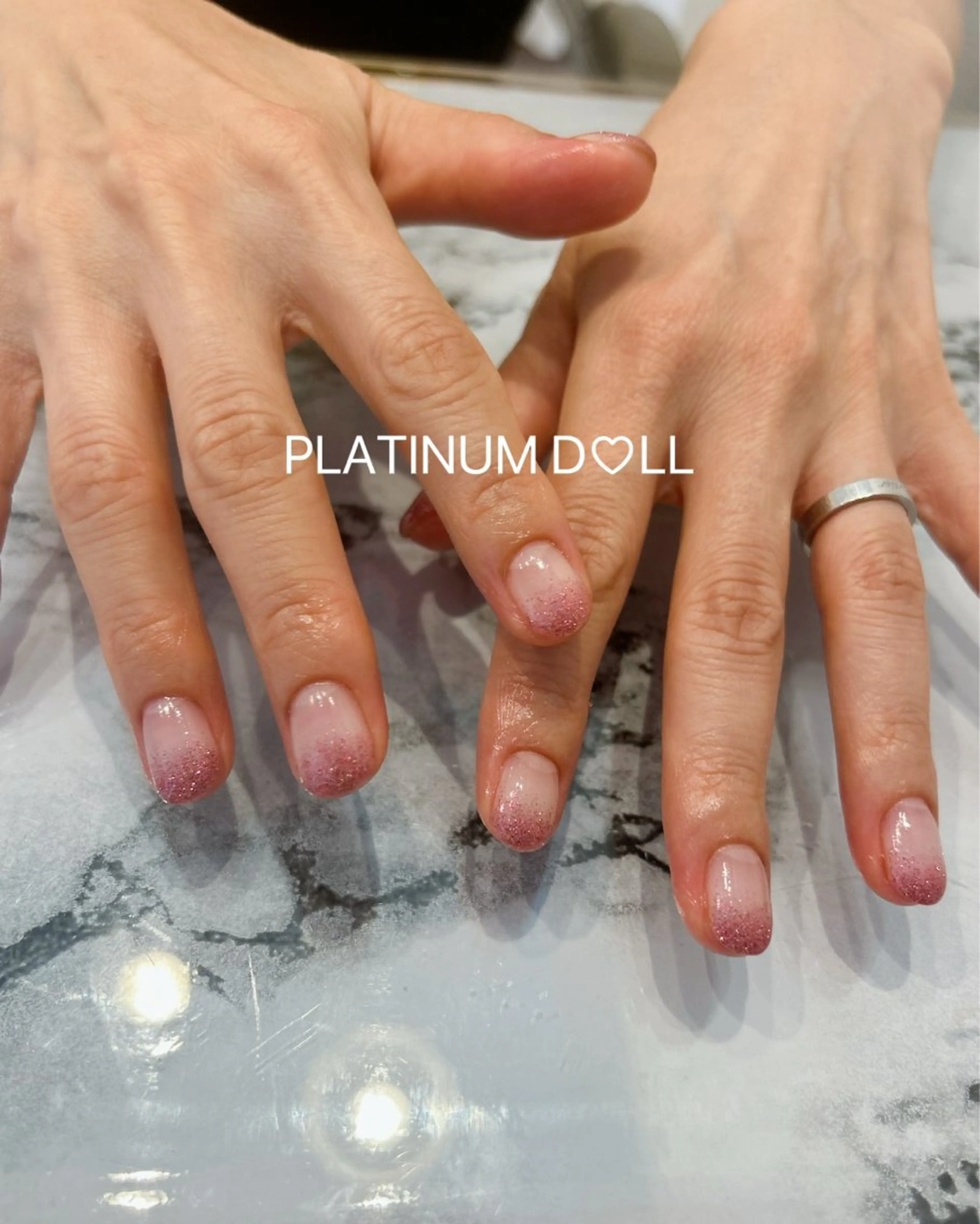 ネイル フットネイル グラデーション キラキラネイル 韓国ネイル マグネットネイル ハンドネイル 🎀PLATINUM DOLL はな🎀のネイルデザイン