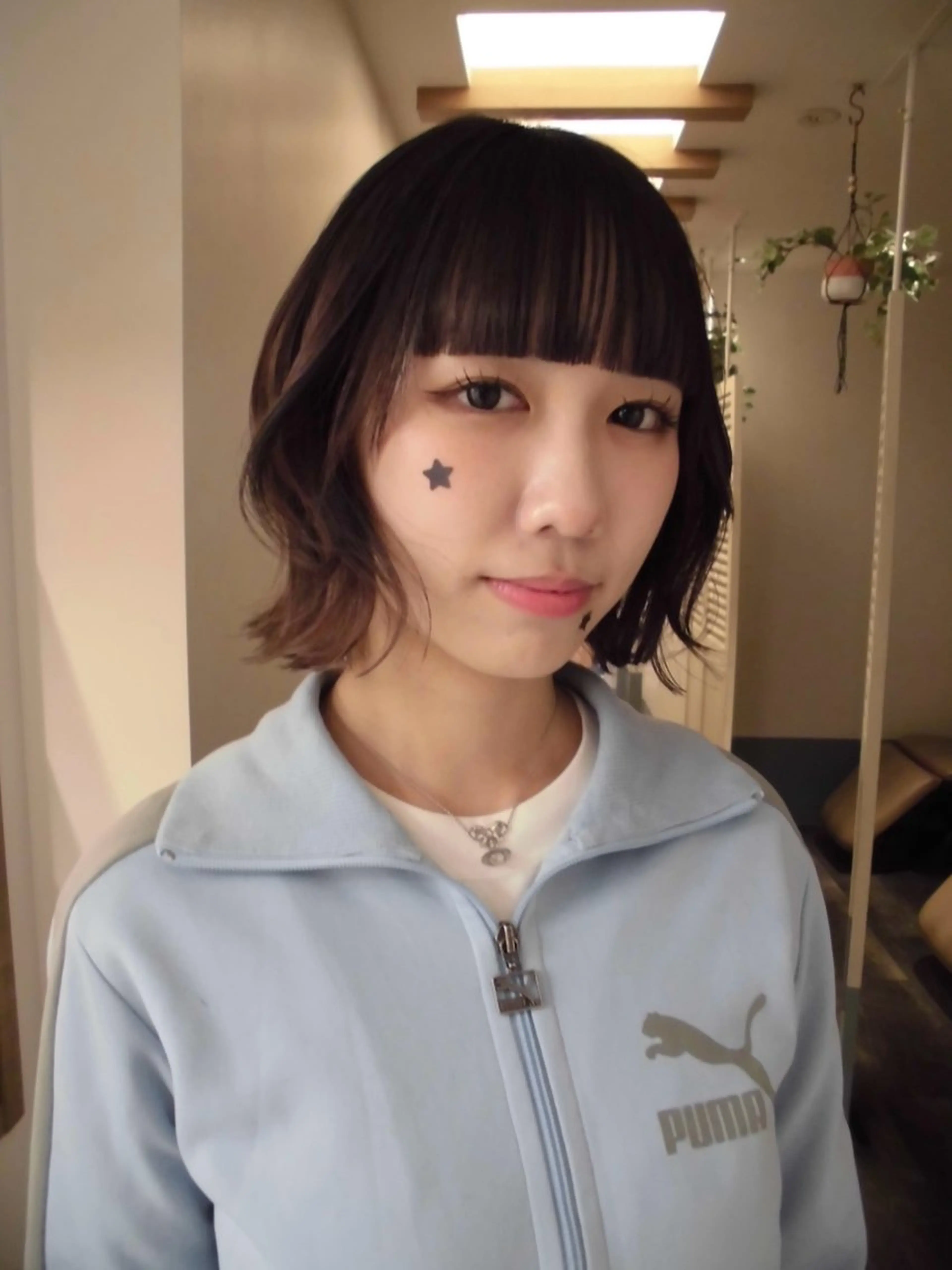 ショート ボブ くびれヘア レイヤーカット リカ/ハイトーン ・オリーブ🍀のヘアスタイル