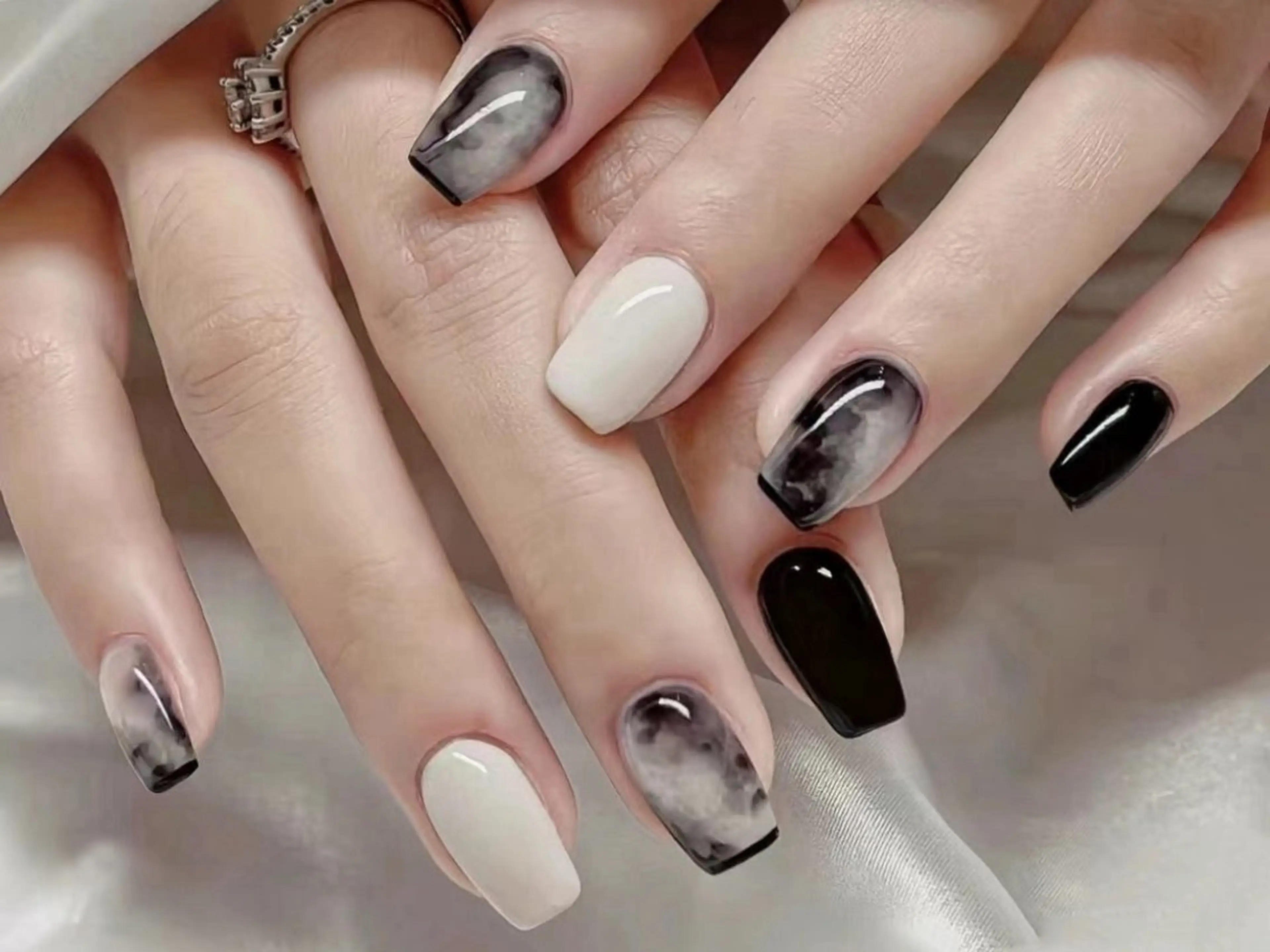 ネイル アートネイル チークネイル 長さ出し フットネイル ジェルネイル ハンドネイル ハンドケア ラッキーネイルサロン 西川口東口店のネイルデザイン