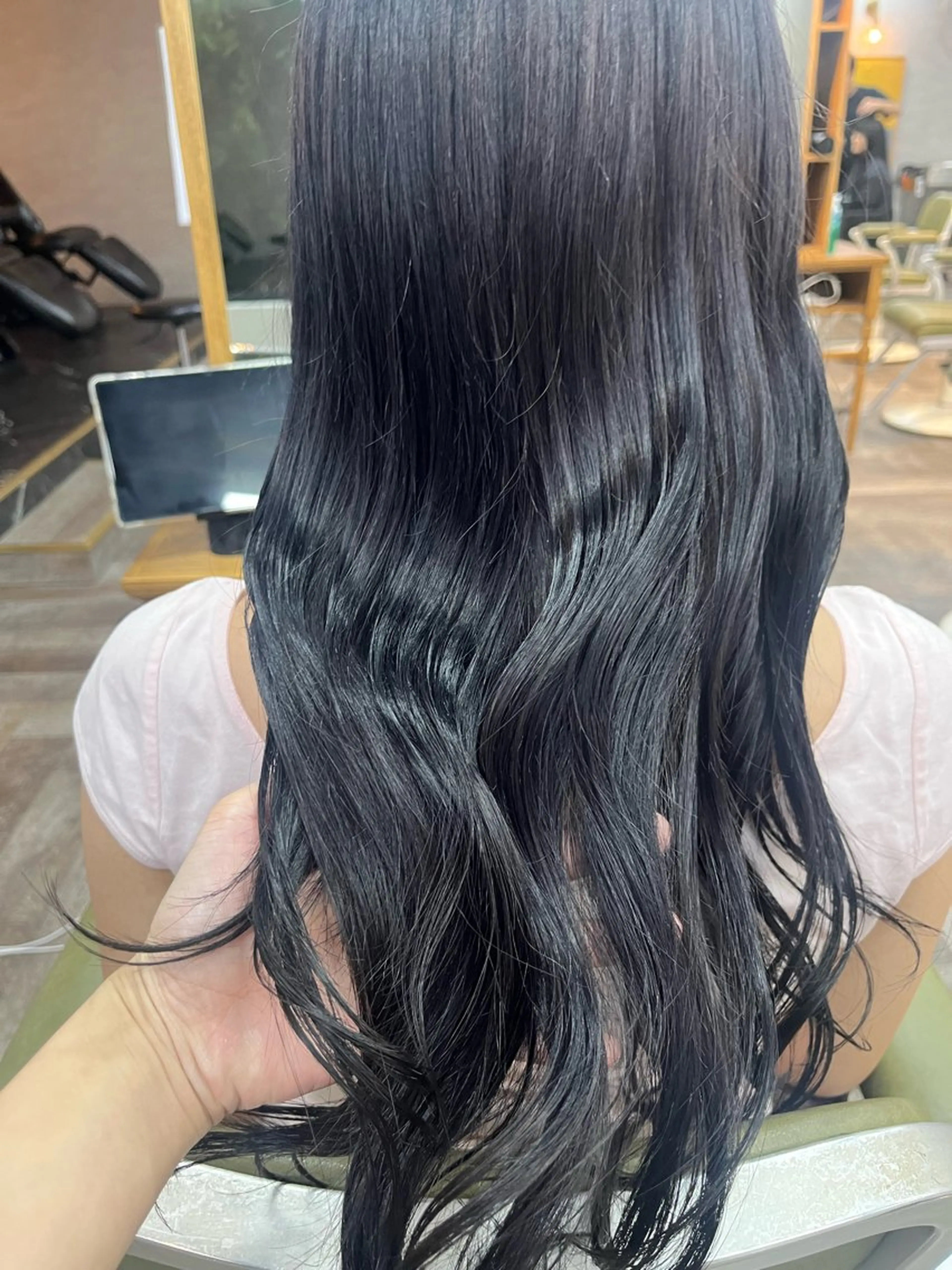 ロング カラー 黒髪 ブルーカラー ブルーブラック ヘアカラー SWEETROOM辻堂所属・こと🐰9/21〜 10/5だけ平塚店のヘアスタイル