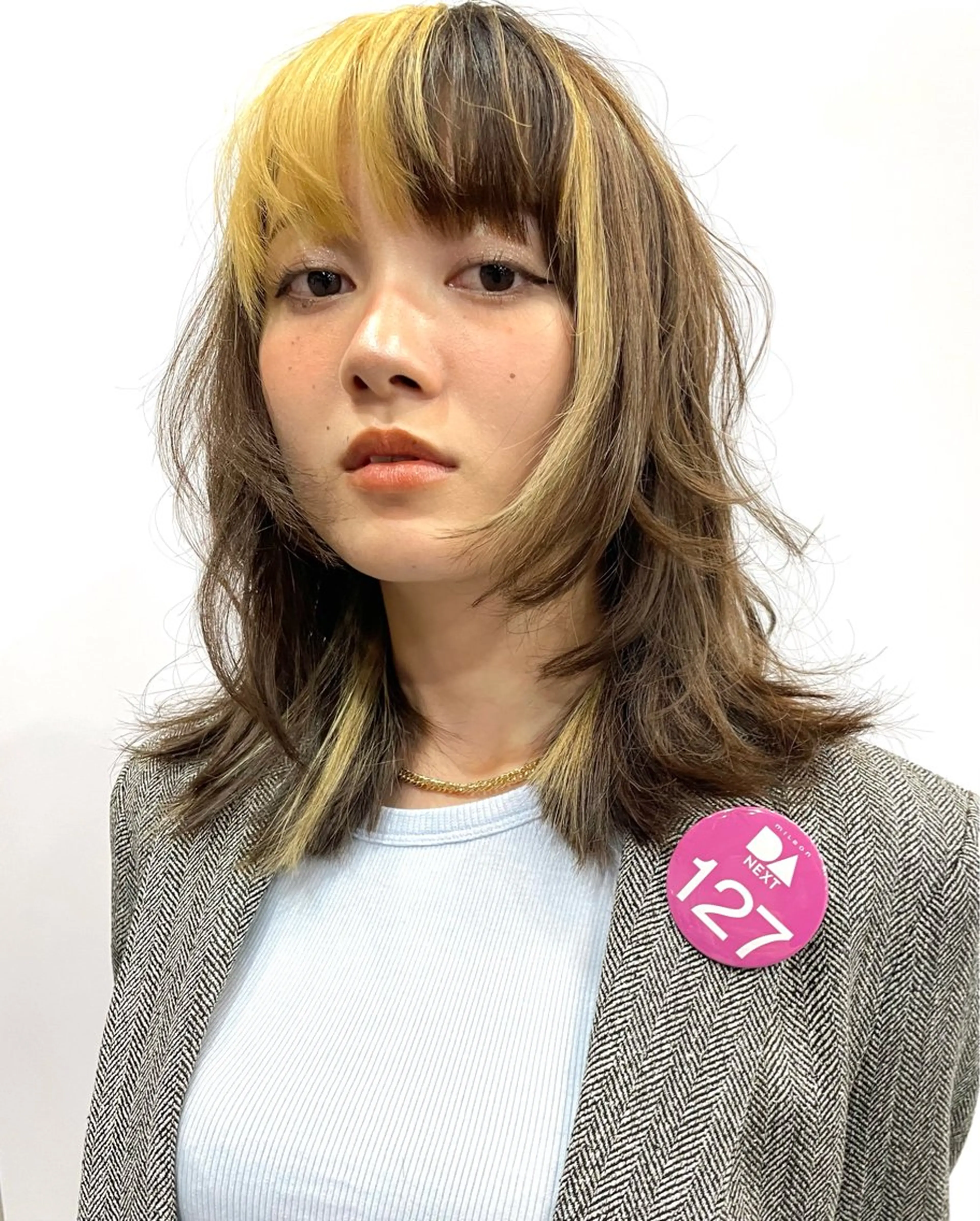 カラー ニシウエ ヒロキのヘアスタイル