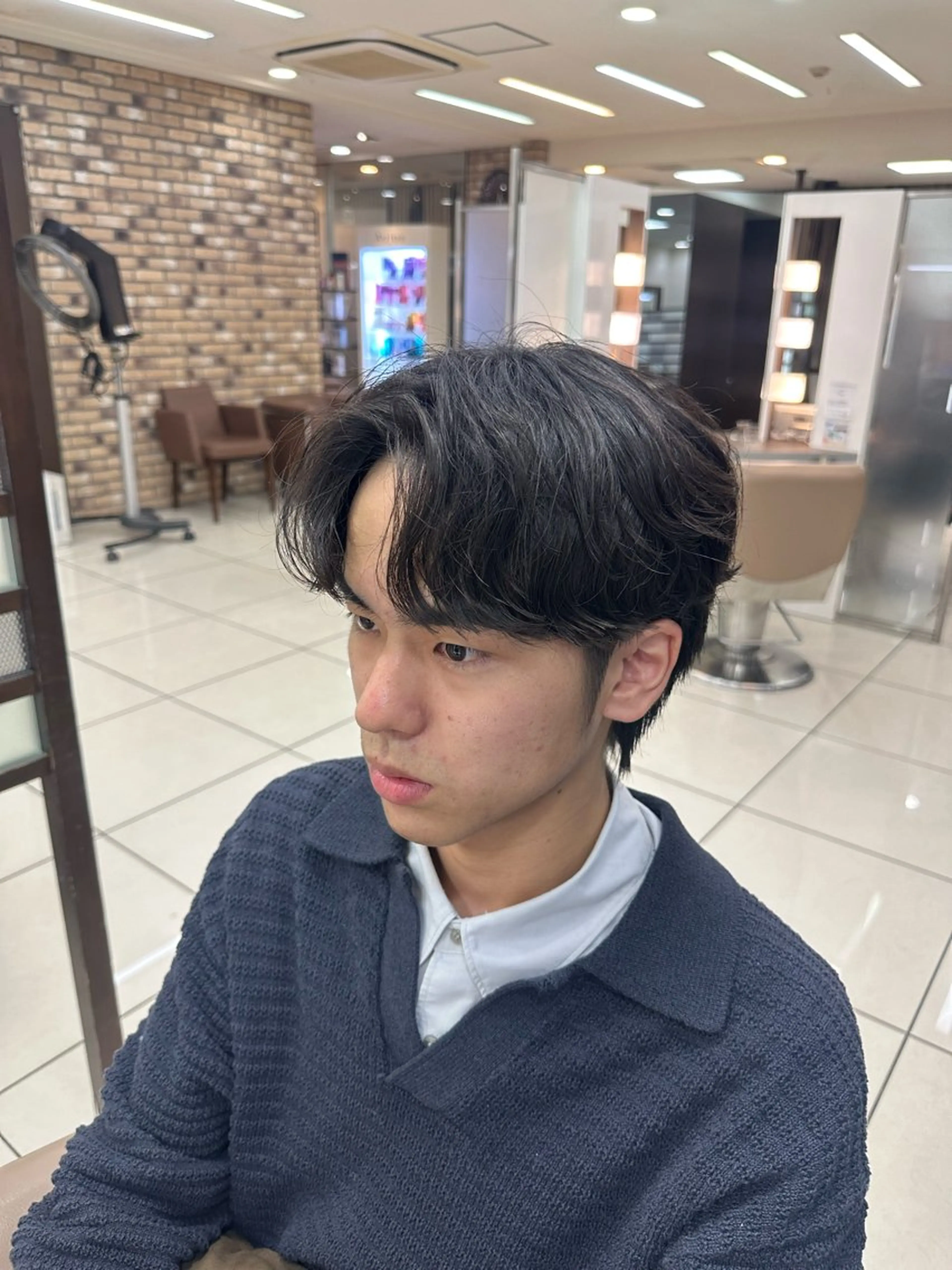 パーマ メンズ パーマ ラウンドマッシュシャ ドウニュアンスパーマのヘアスタイル