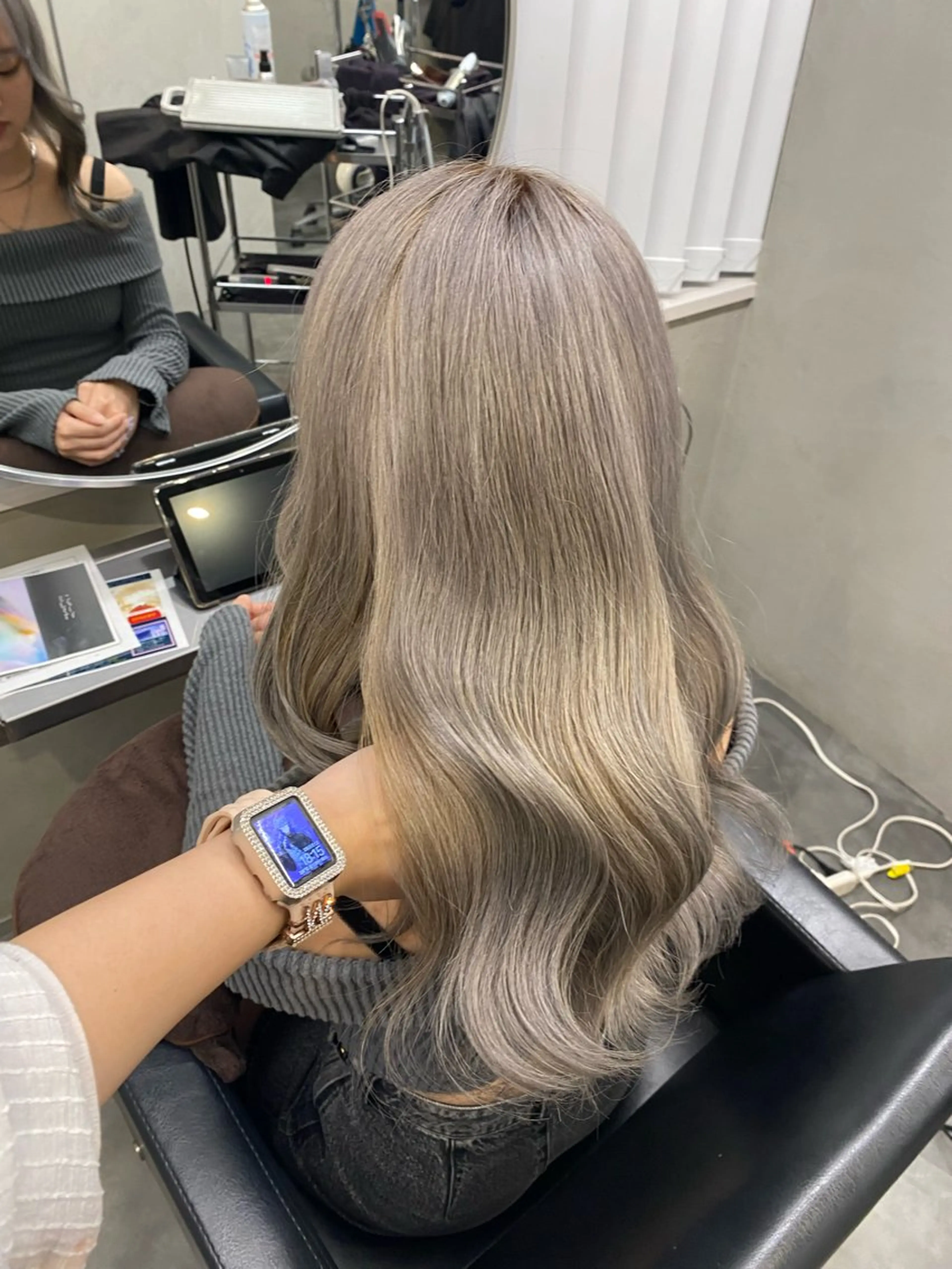 セミロング ヘアカラー ななみ/博多/ ブリーチ/ハイトーンのヘアスタイル