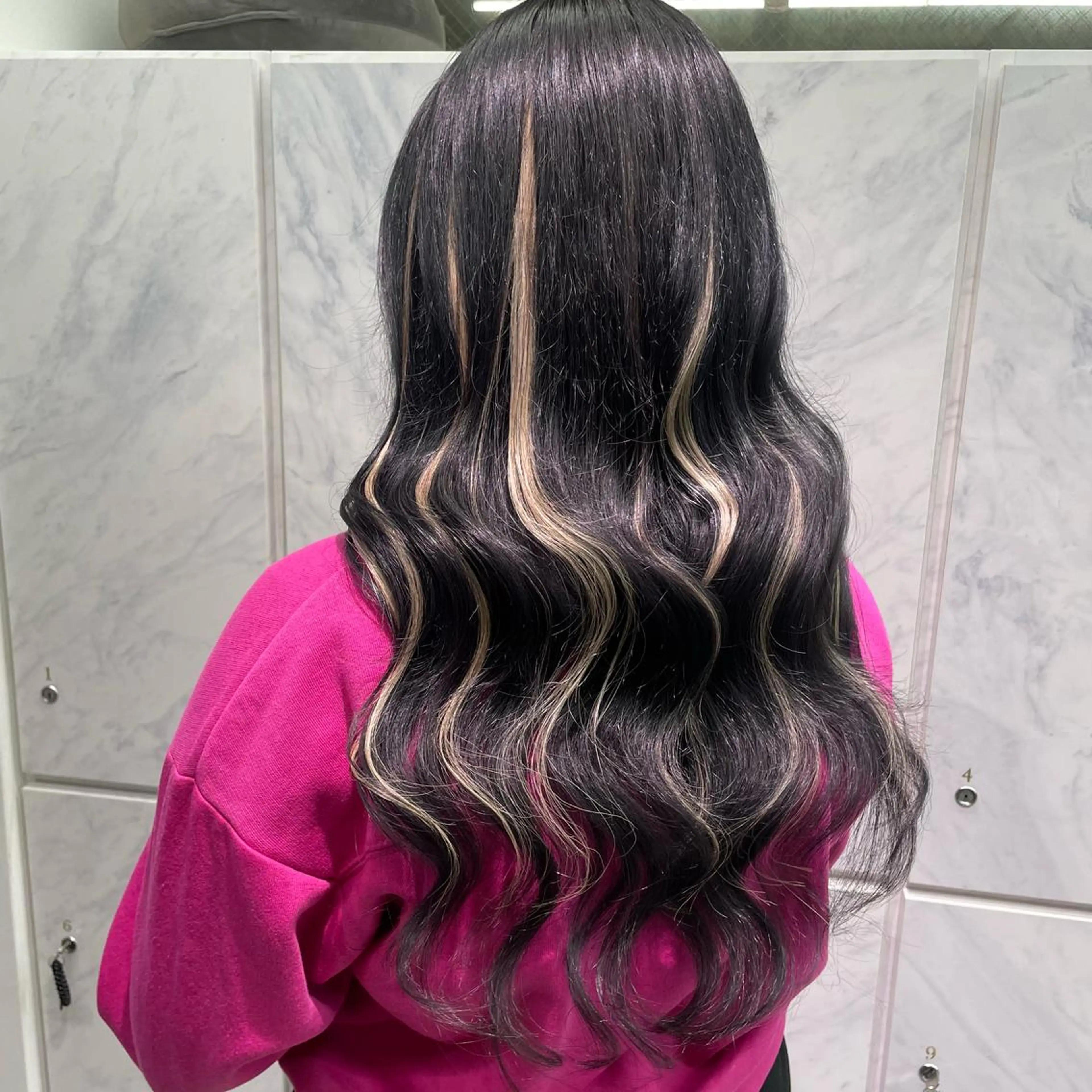 ロング カラー ヘアアレンジ 🪸ハイトーンカラー エクステmisakiのヘアスタイル