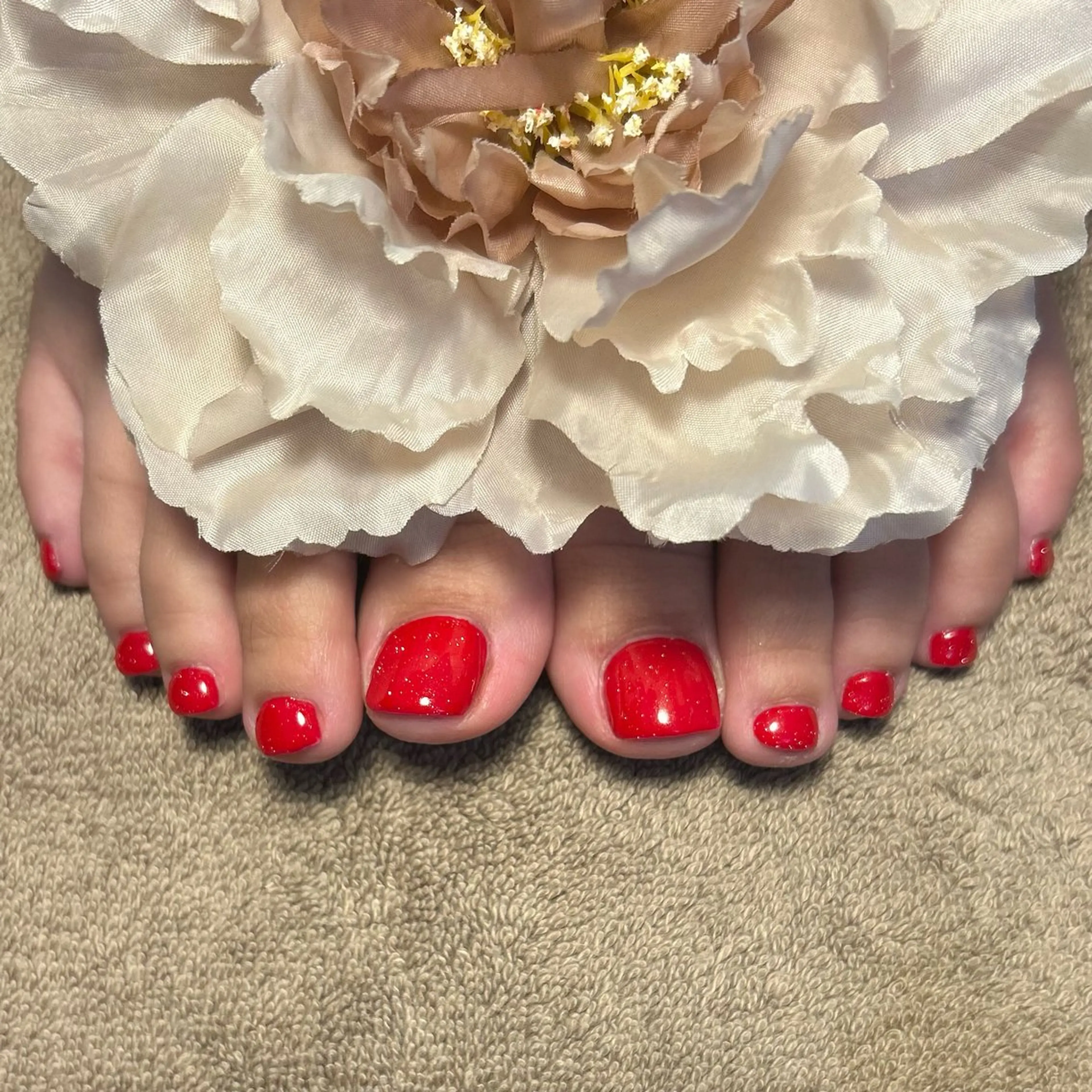 ネイル フラッシュネイル 赤色 フットネイル Lily nail所属・Lily nailのネイルデザイン