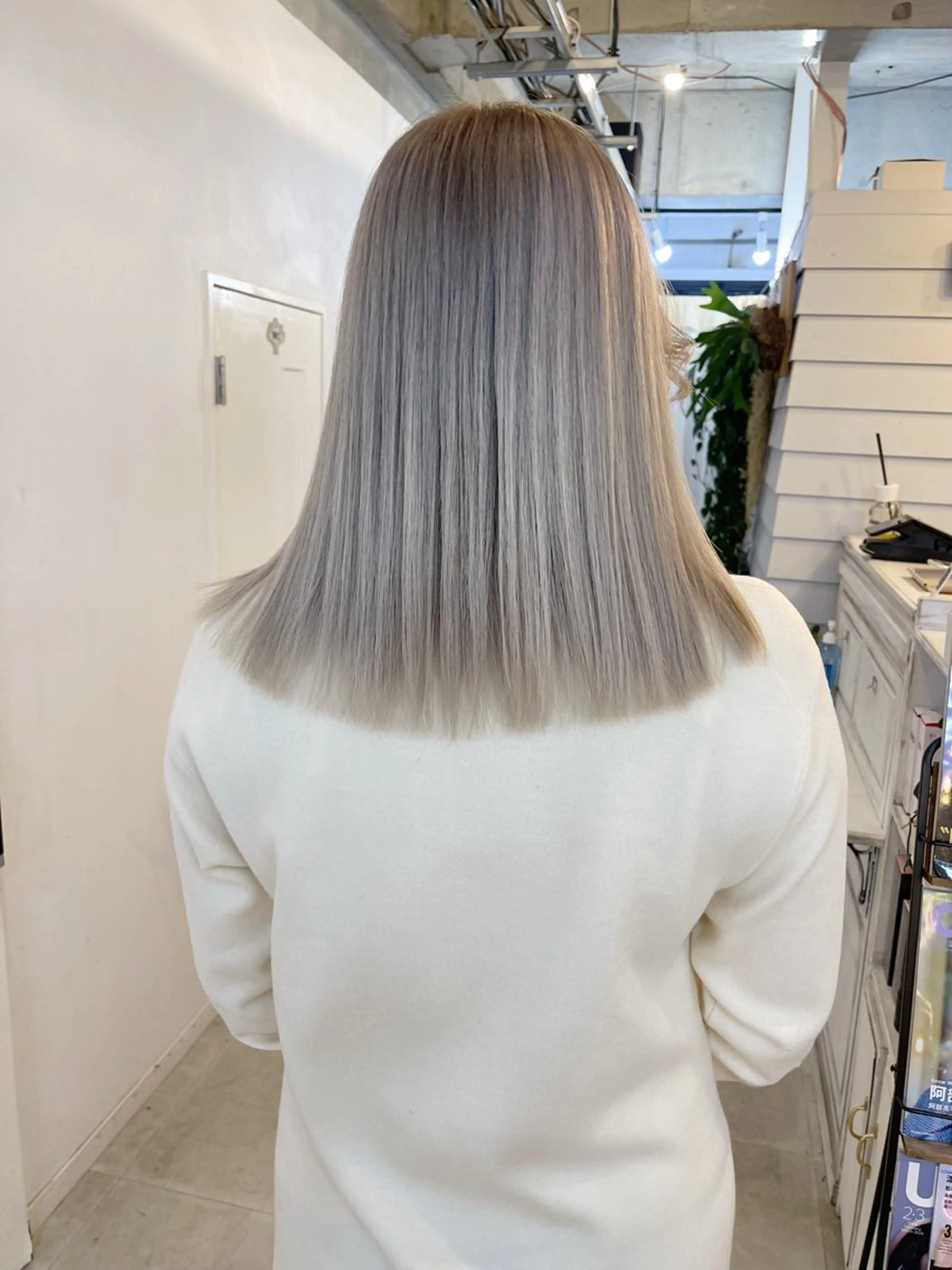 ミディアム カラー ベージュカラー ハイトーンカラー ホワイトベージュ ヘアカラー トリートメント AiM 大名のヘアスタイル