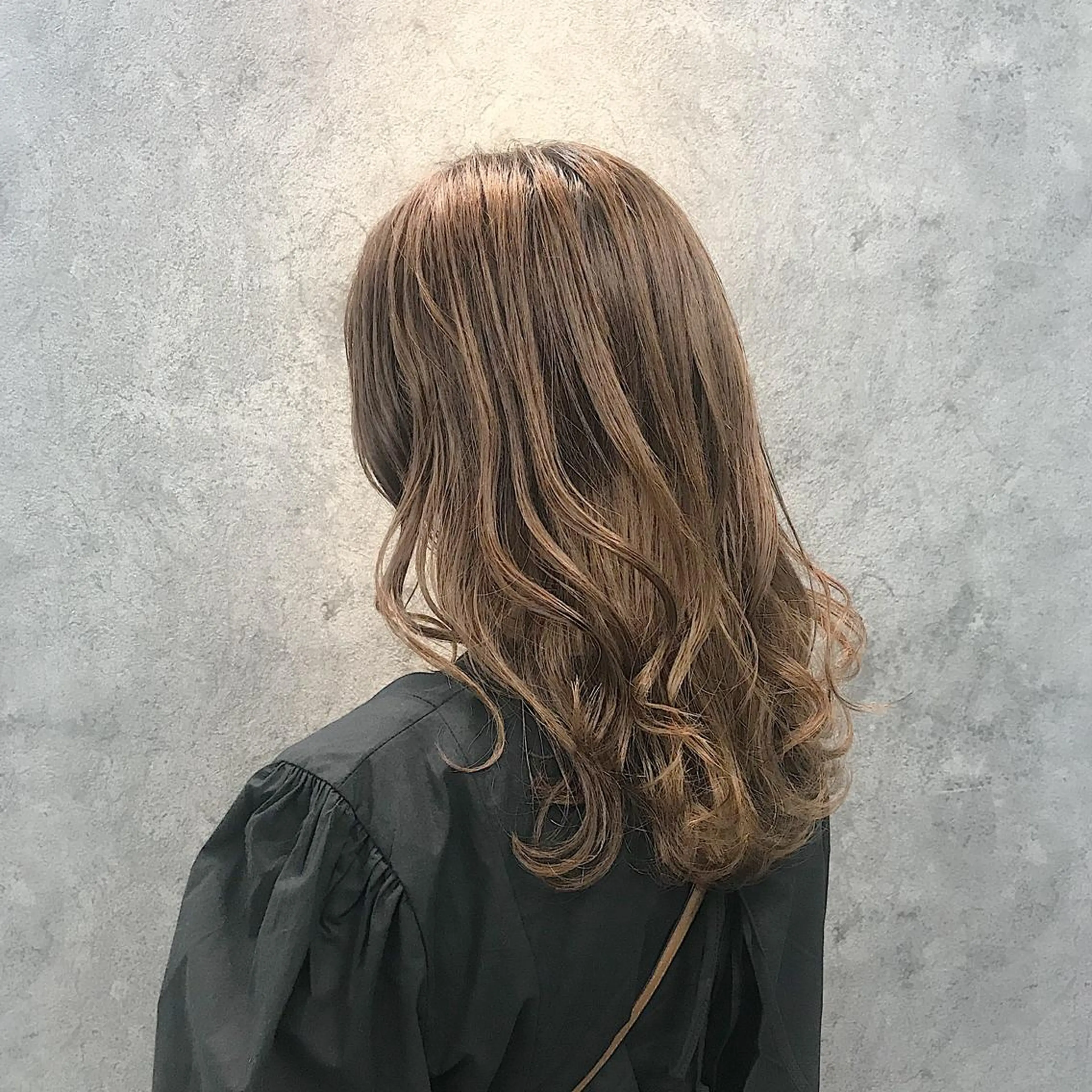 セミロング 韓国風ヘア オルチャンヘア カット ヘアカラー トリートメント 所渉/韓国レイヤー /ウルフカットのヘアスタイル