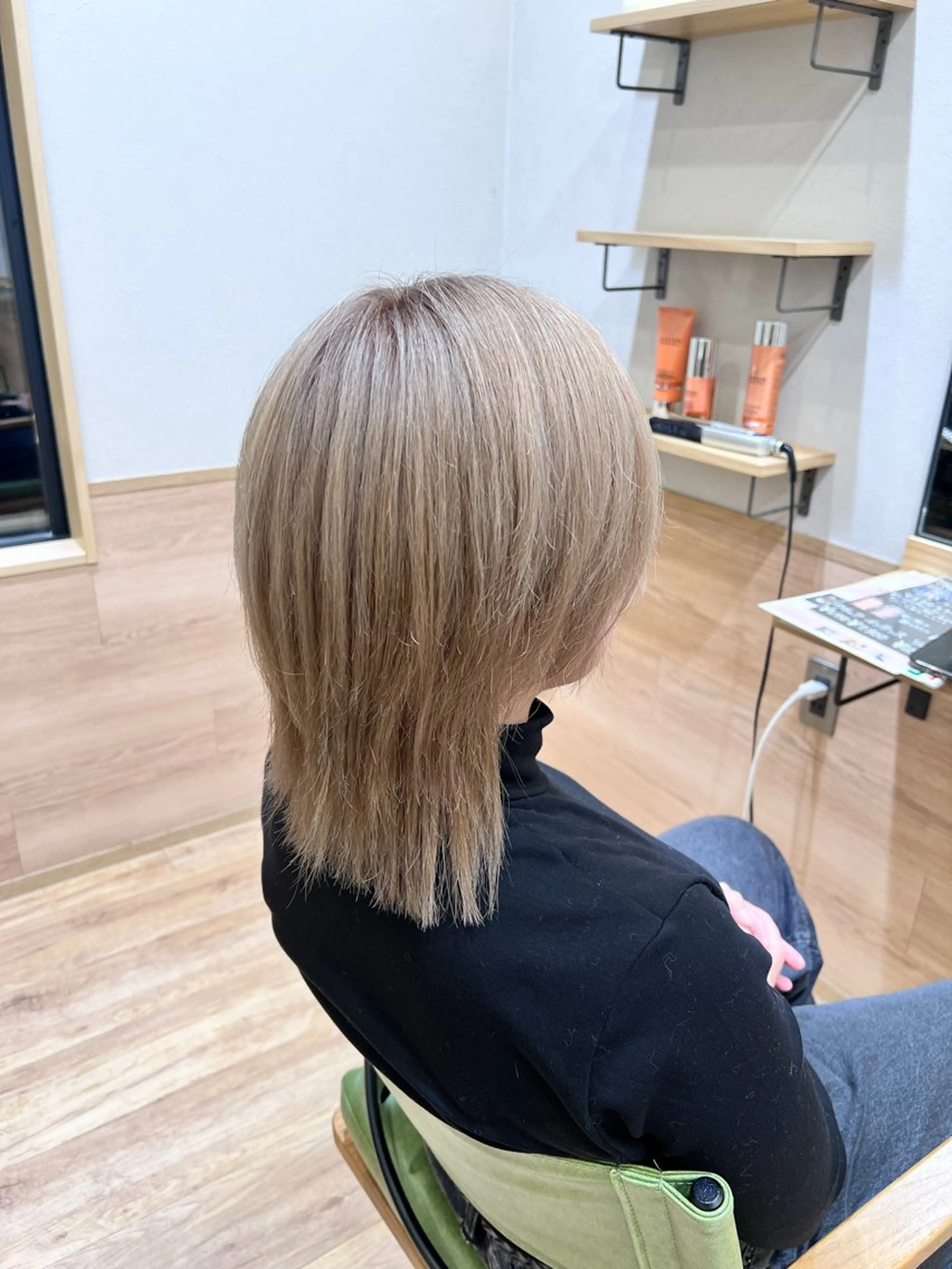 ミディアム カラー ブリーチ グレージュ ヘアカラー 山口 玖瑠美のヘアスタイル