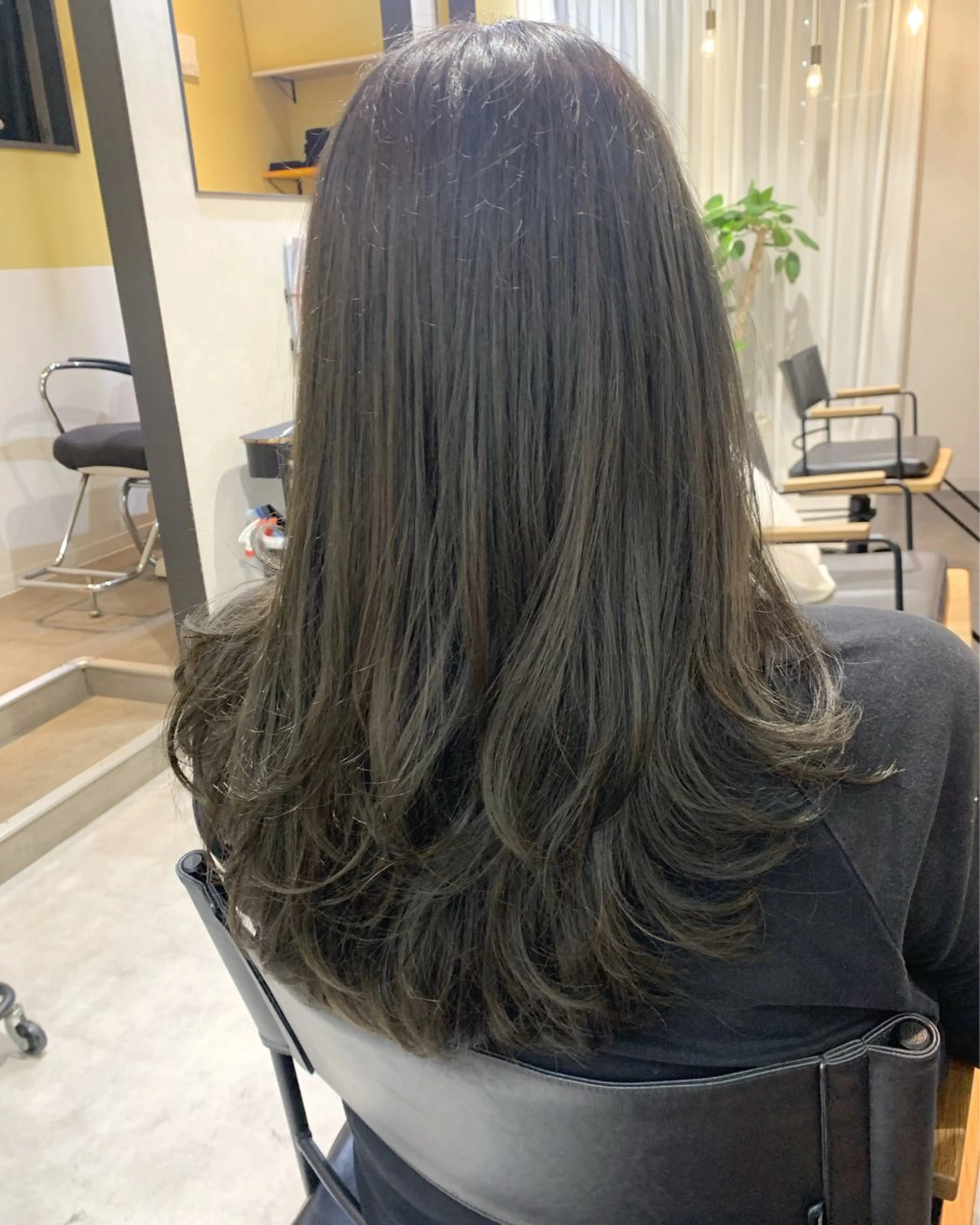 ロング カラー アッシュ 透明感カラー オリーブアッシュ カット ヘアカラー トリートメント hub hair レイヤー/透明感のヘアスタイル