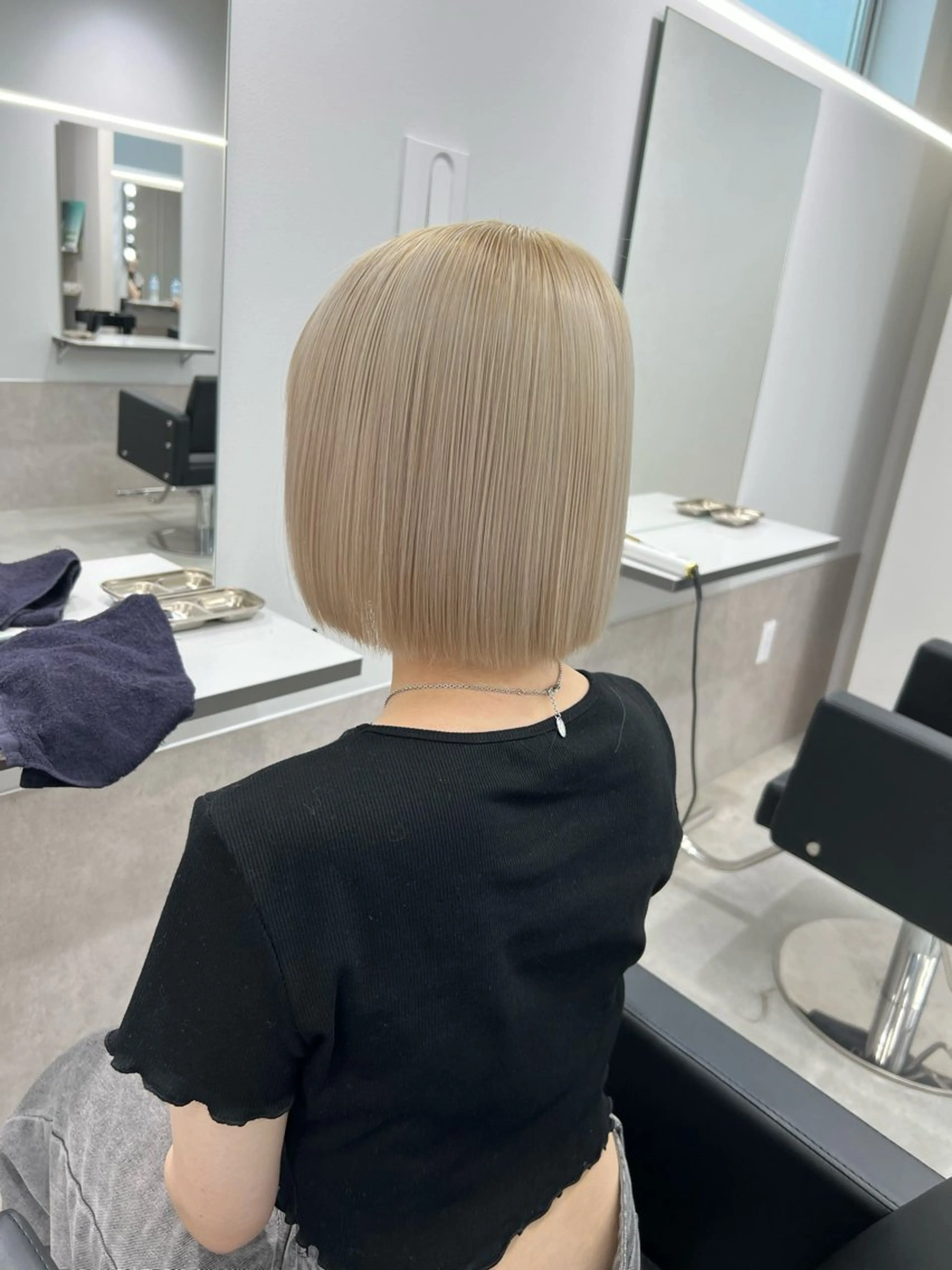 ショート ヘアカラー maya レイヤーカットのヘアスタイル