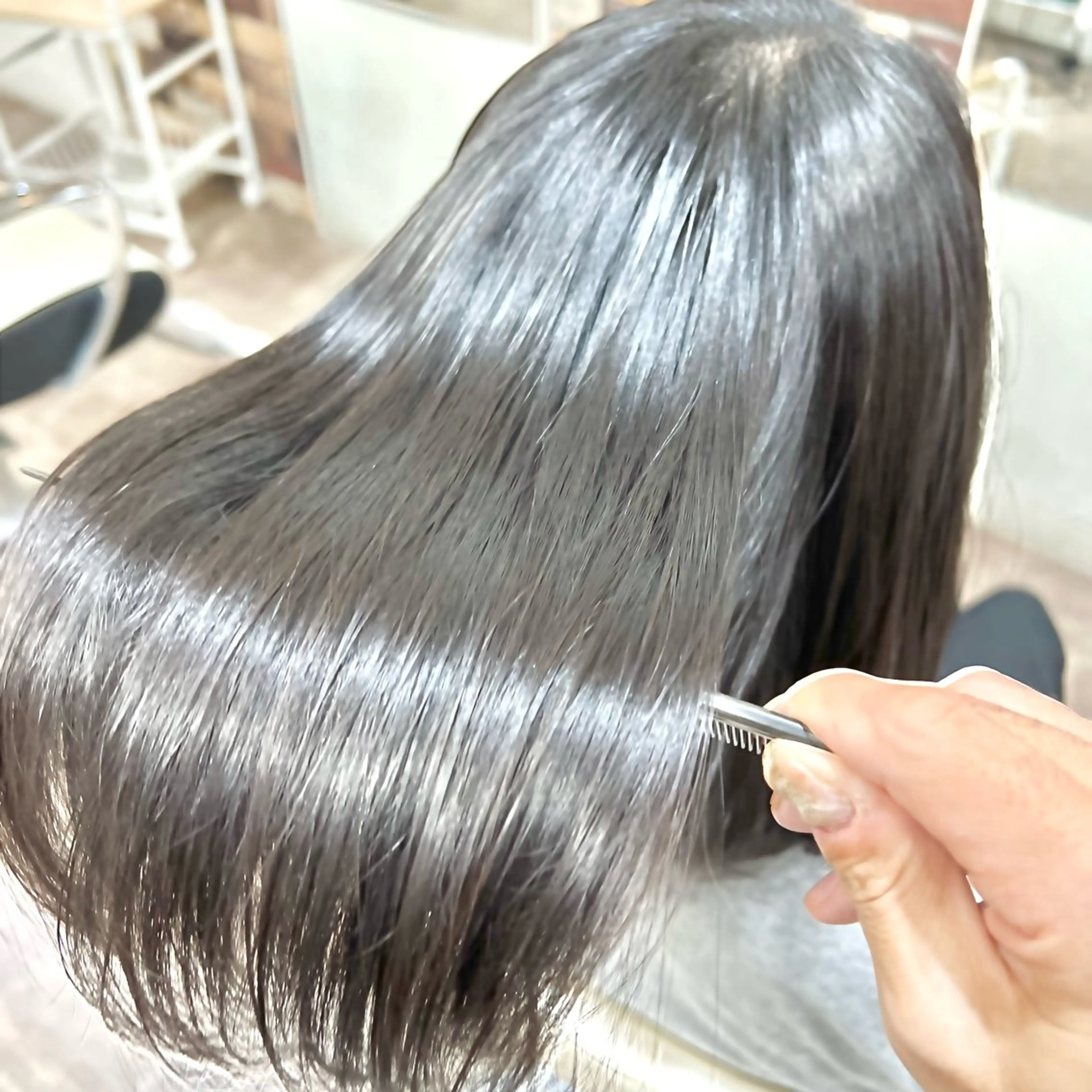 セミロング 髪質改善 縮毛矯正 スパークヘア所属・大人女性の縮毛矯正/ お手入れ簡単/馬渕樹のヘアスタイル