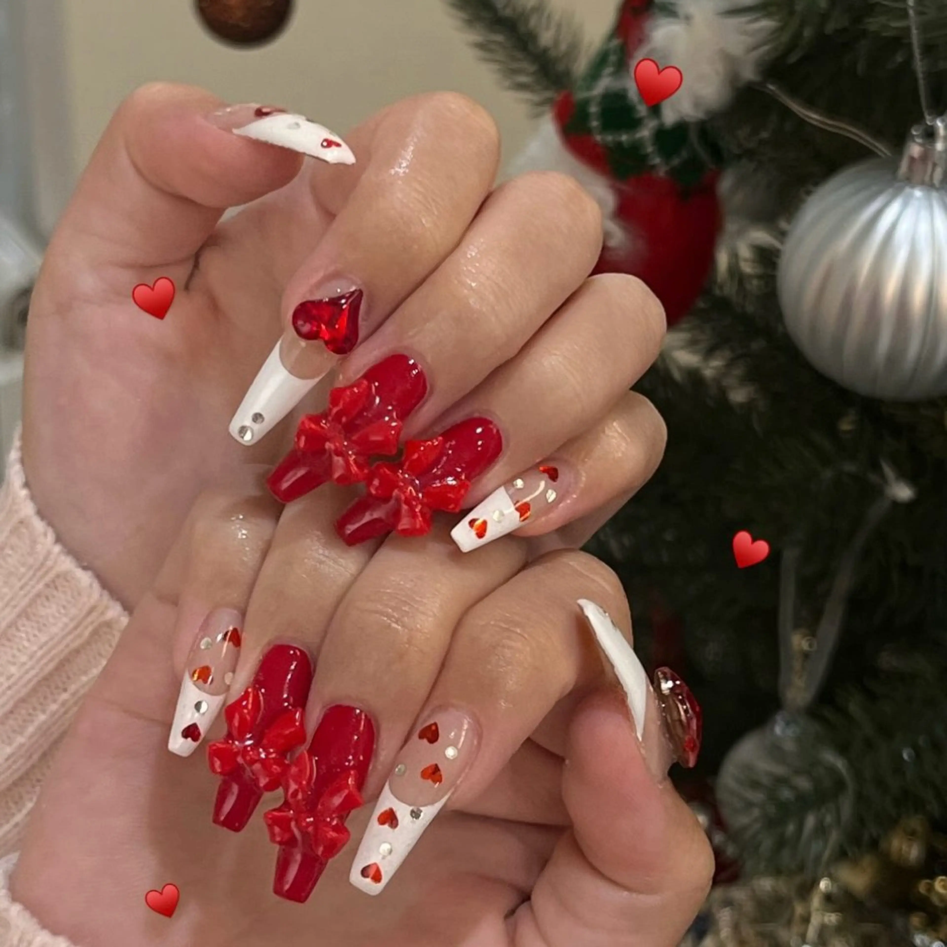 ネイル リボン 冬ネイル クリスマス Manamǐ 個性派のネイルデザイン