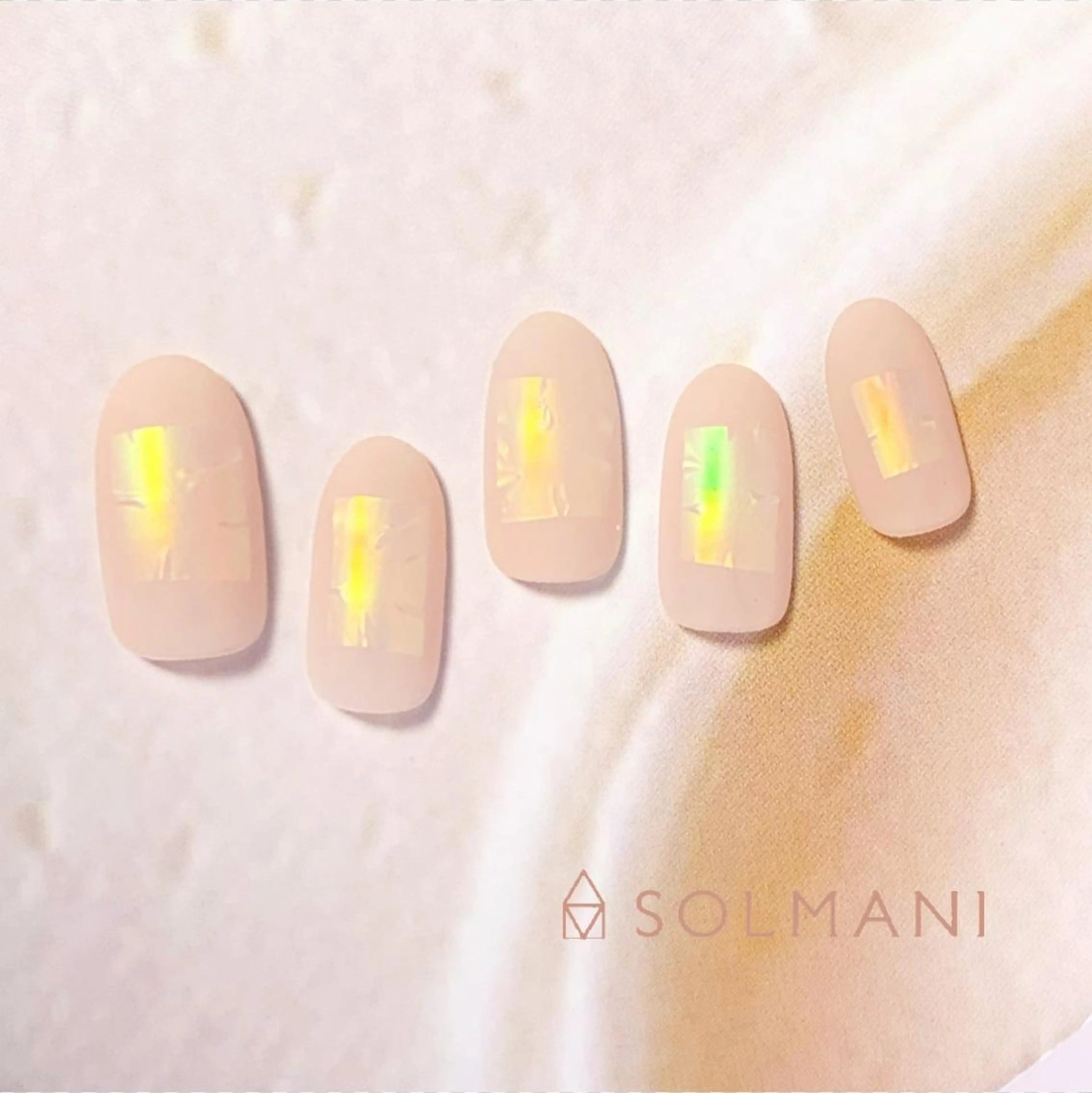 ネイル オーロラネイル マットネイル SOLMANI 予約担当のネイルデザイン