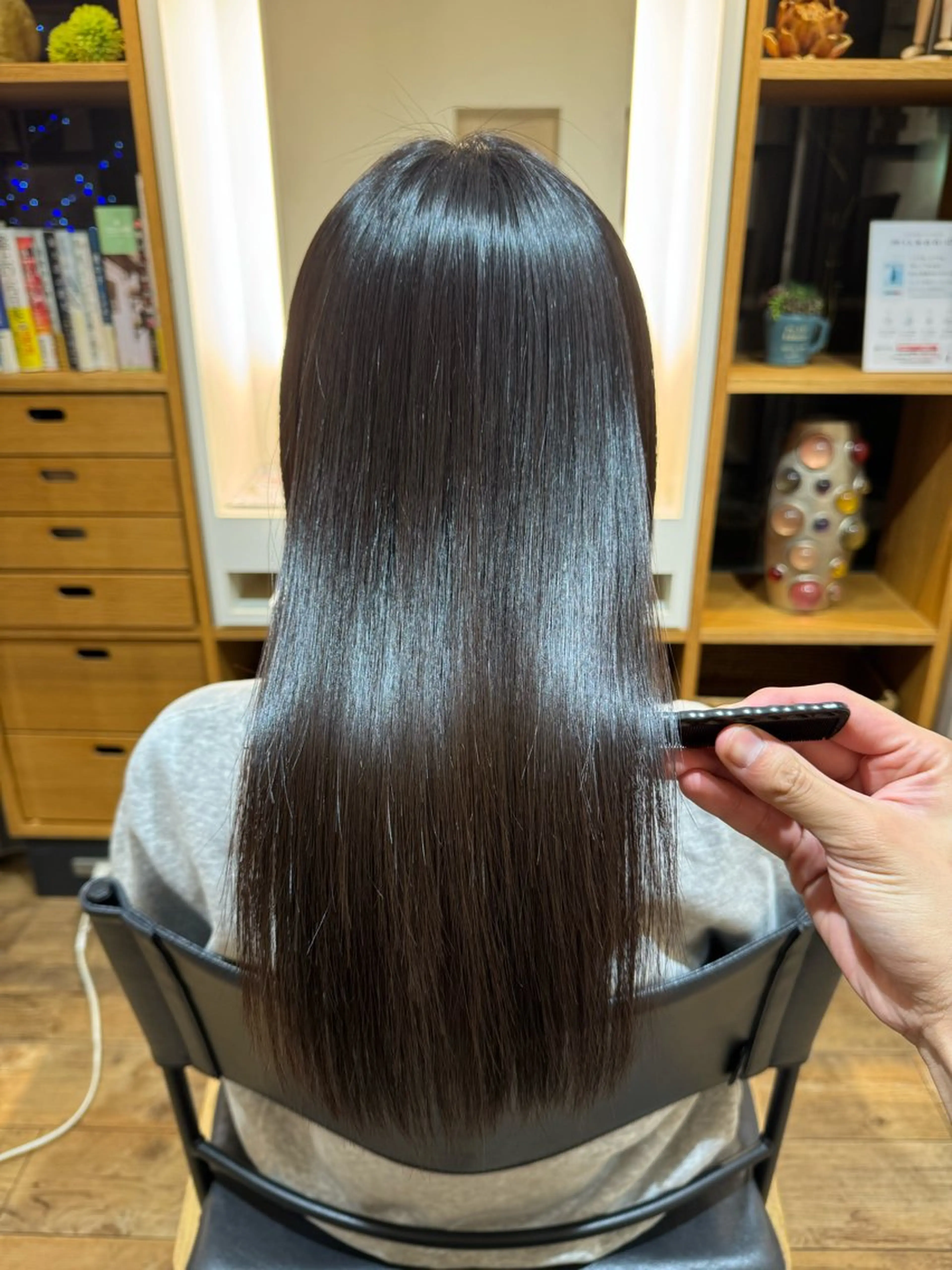 セミロング カット 縮毛矯正 トリートメント afloatkobe所属・美髪/髪質改善 川口凌弥のヘアスタイル