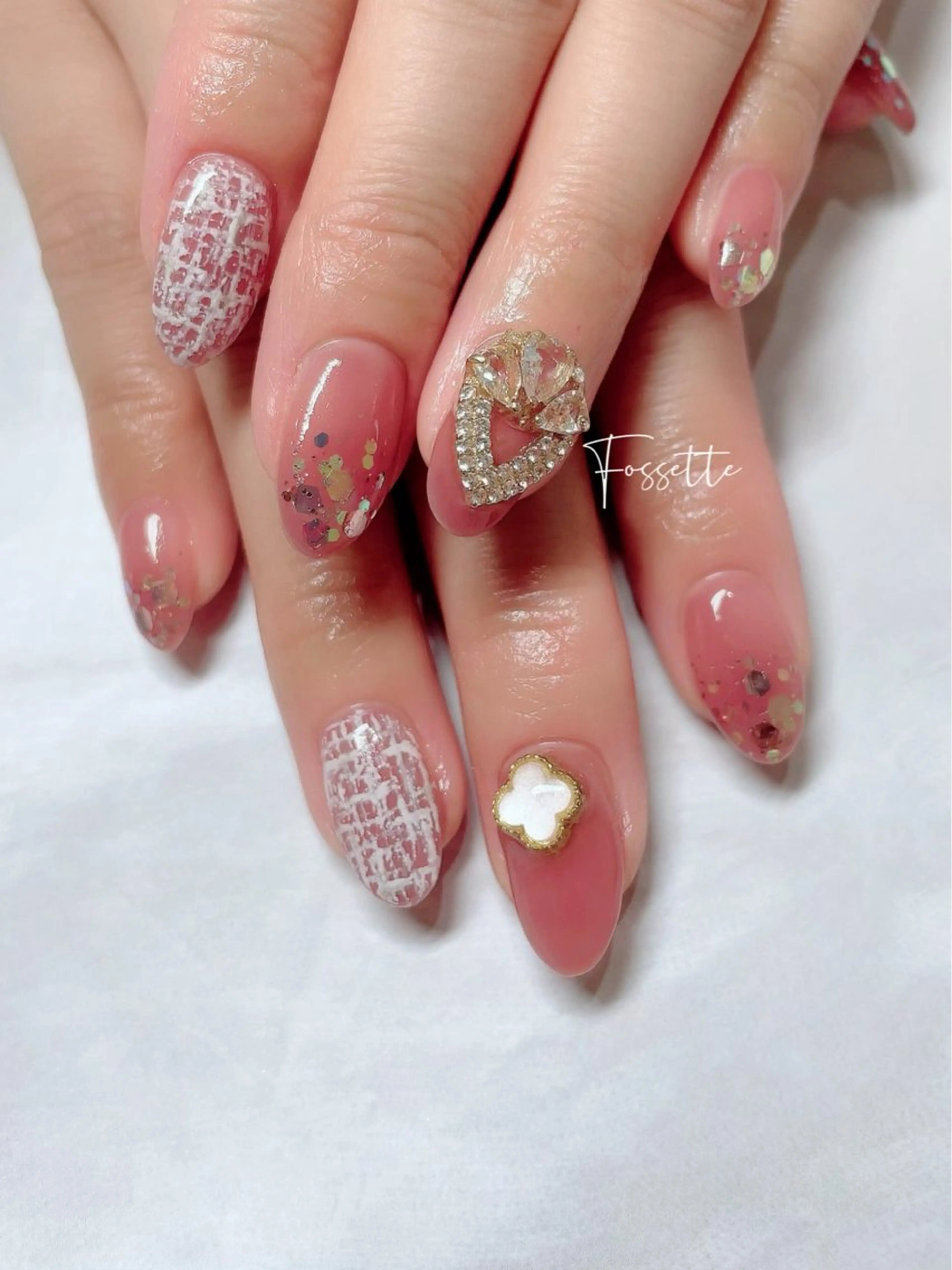 ネイル ホログラムネイル キラキラネイル ワンカラーネイル ツイードネイル nailsalon Fossetteのネイルデザイン