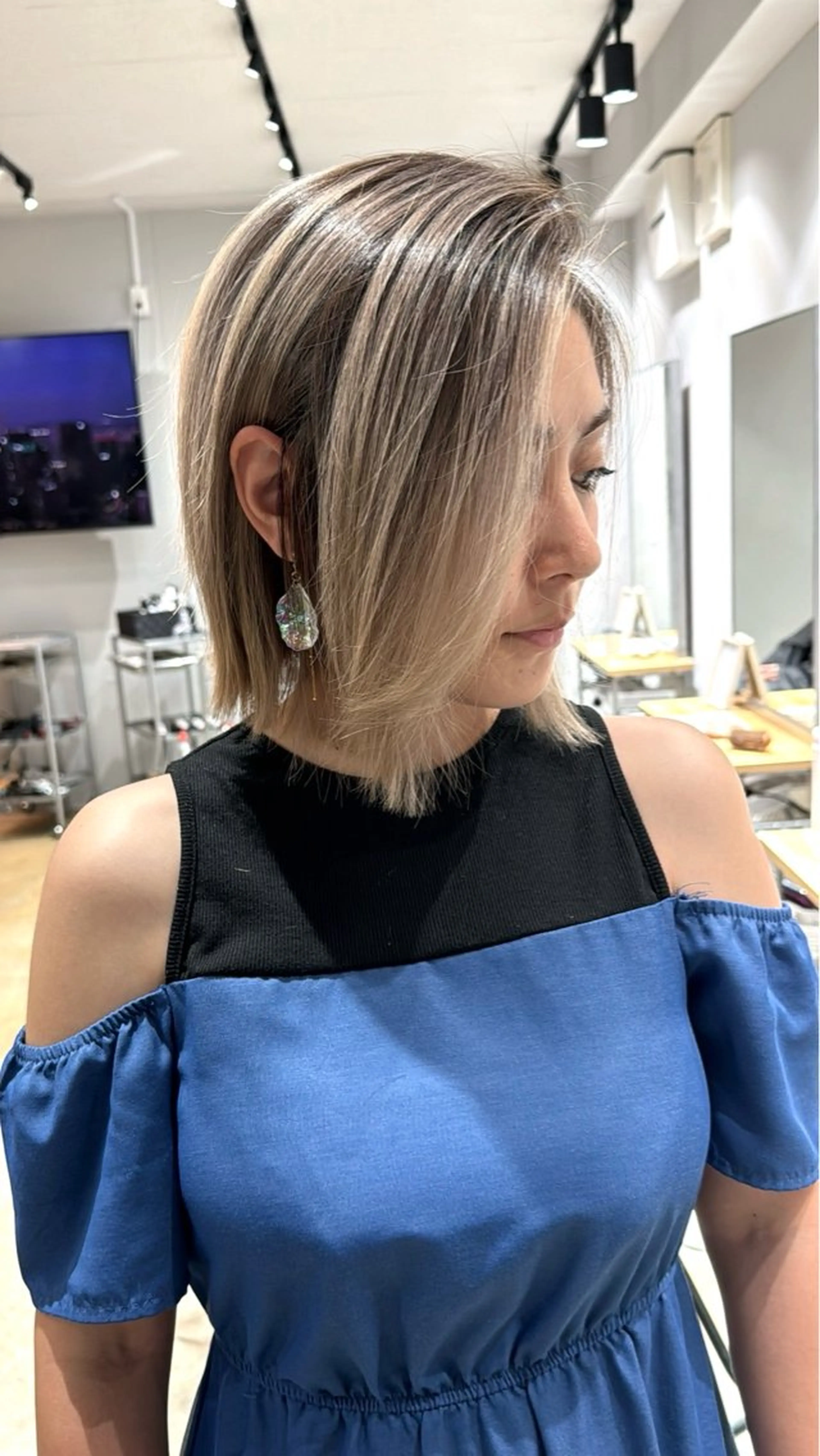 ミディアム ボブレイヤー ボブ くびれヘア レイヤーカット 🌈トレンドレイヤー ハイトーン/宍戸秀斗のヘアスタイル