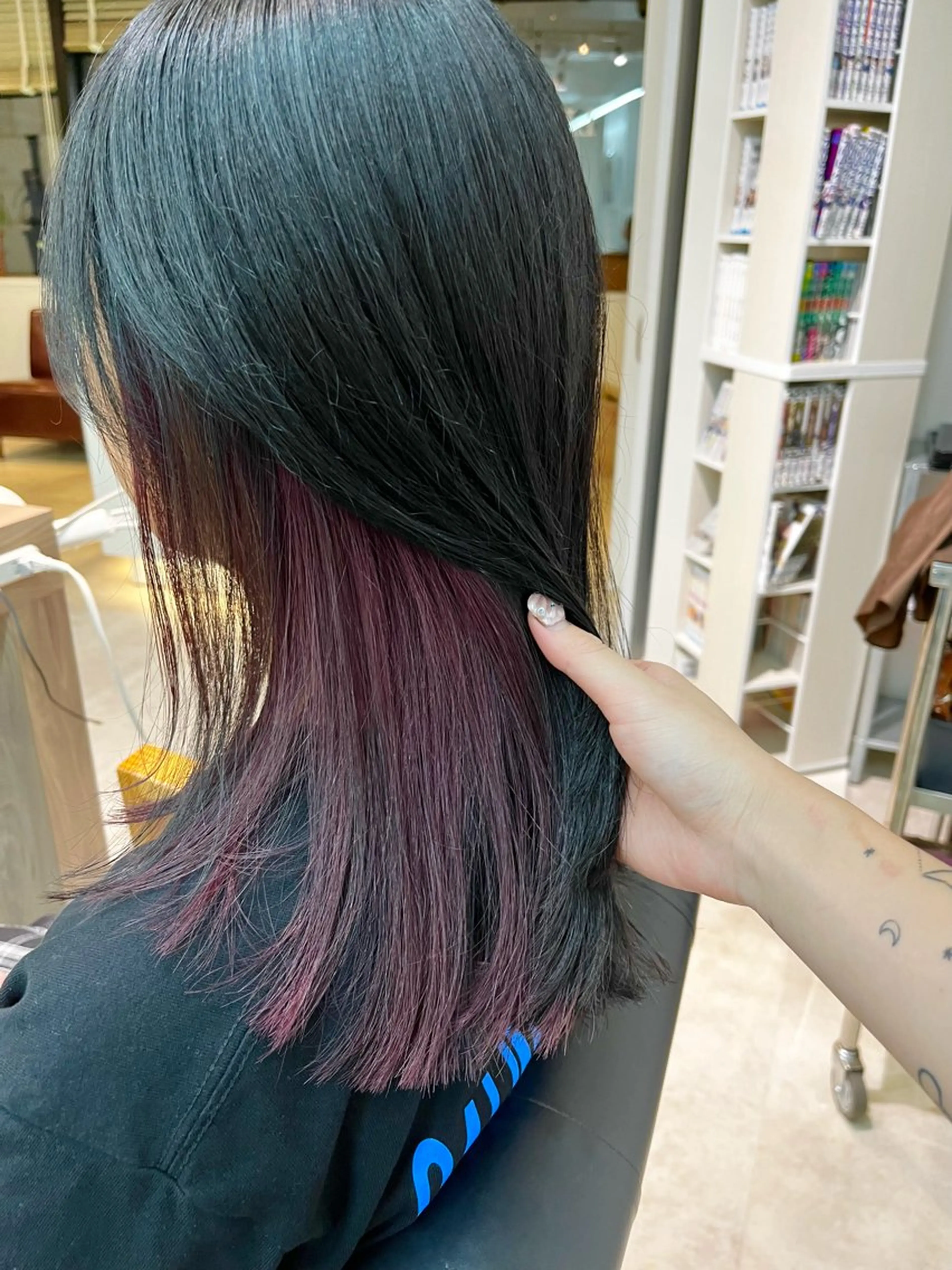 セミロング カラー イルミナカラー ﾚｲﾔｰ/ﾊｲﾄｰﾝ ೀユイ🌙のヘアスタイル