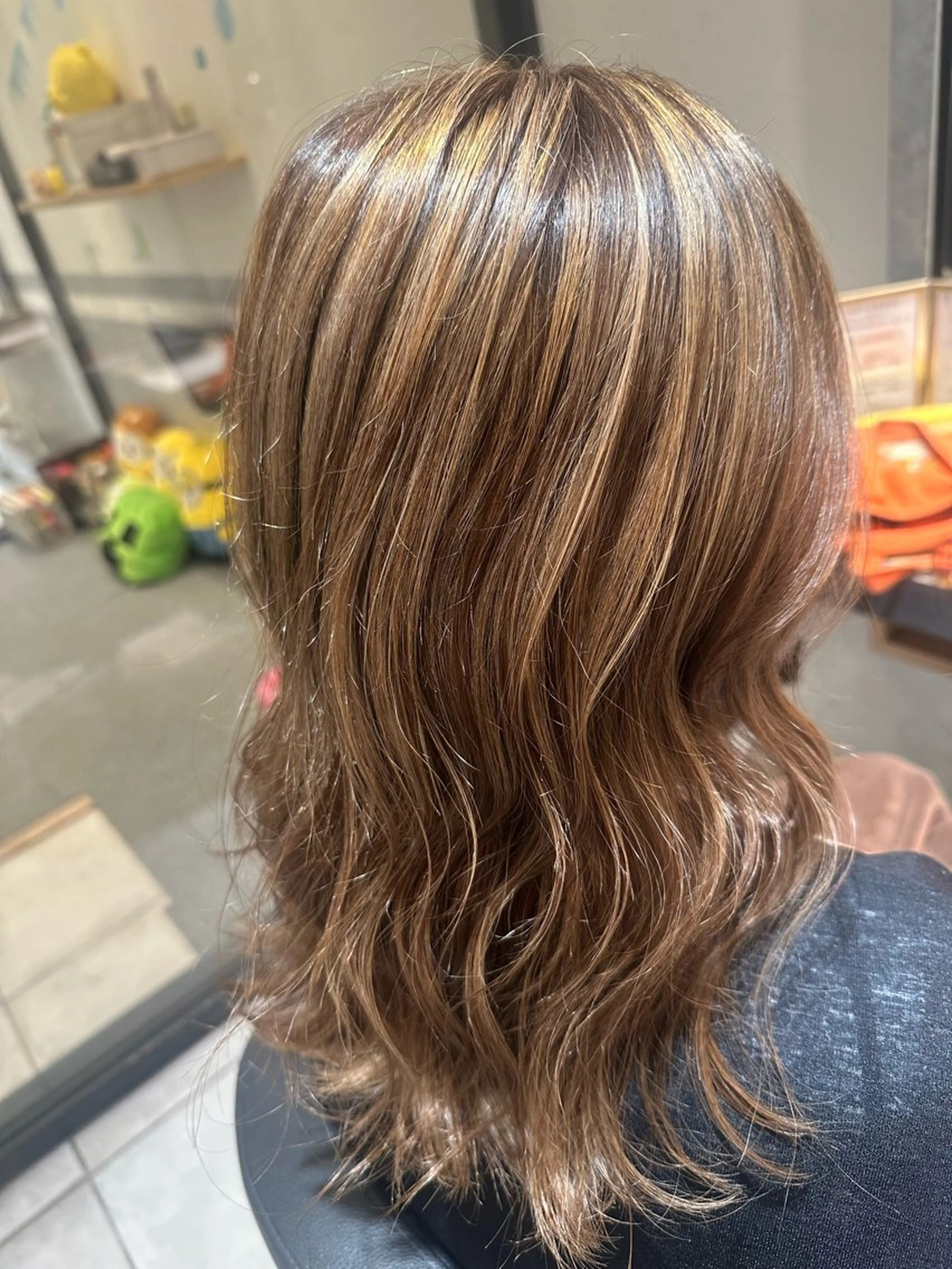 カラー ハイライトカラー フクイ ミユのヘアスタイル