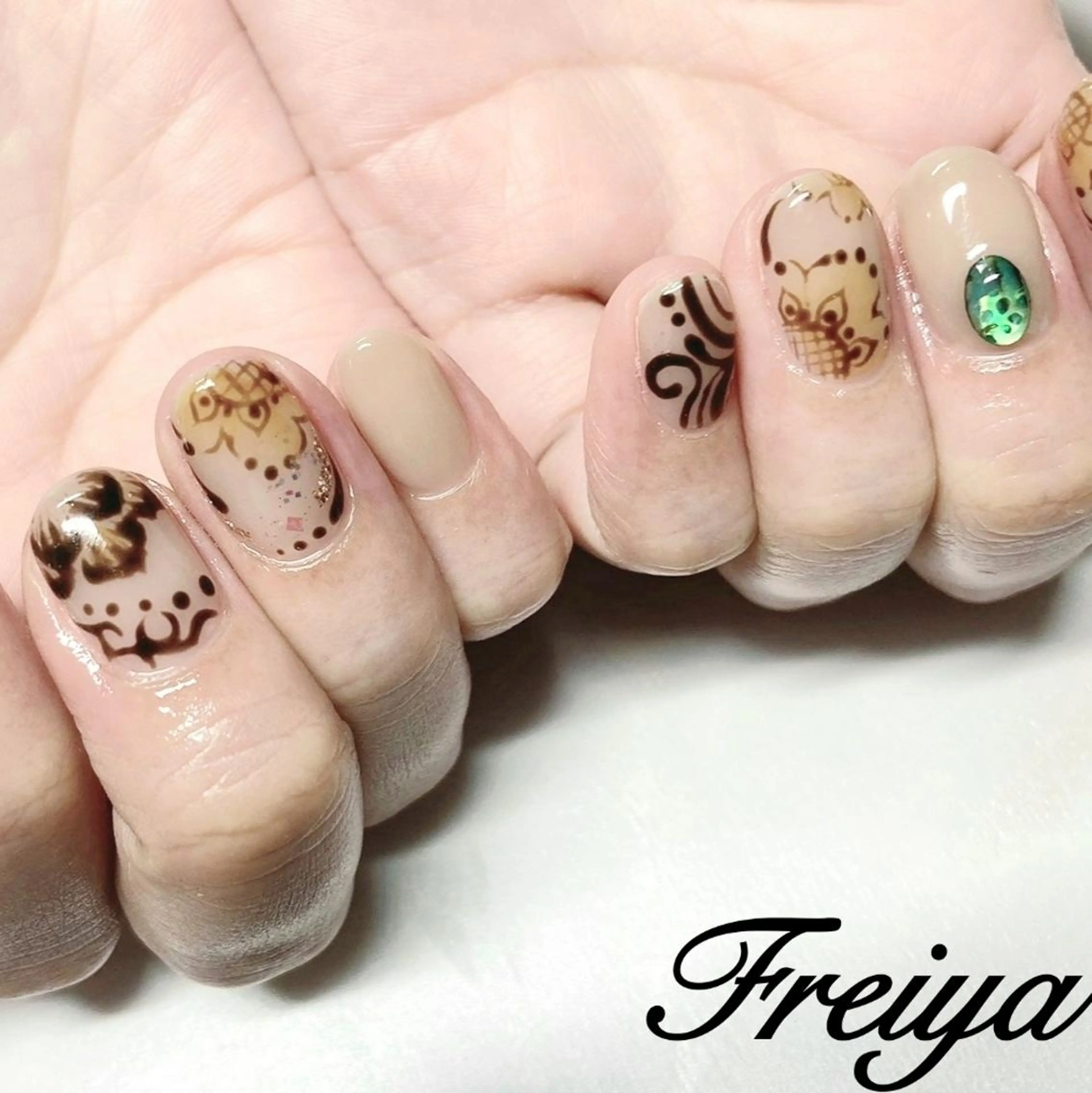 ネイル FREIYA所属・FREIYA マツエク、ネイルの眉毛・アイブロウイメージ