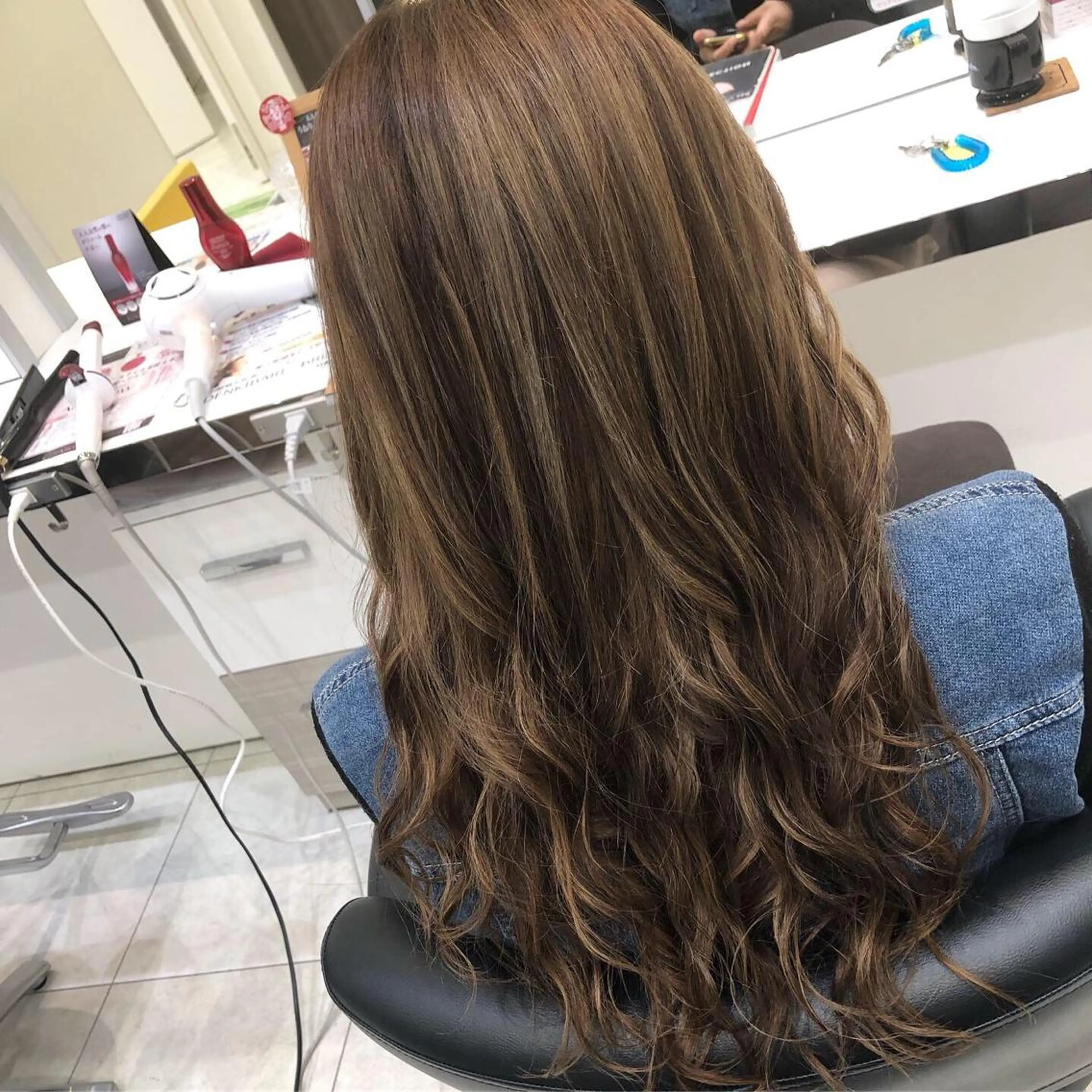 セミロング ハイライト カット ヘアカラー トリートメント 岸 保奈美のヘアスタイル
