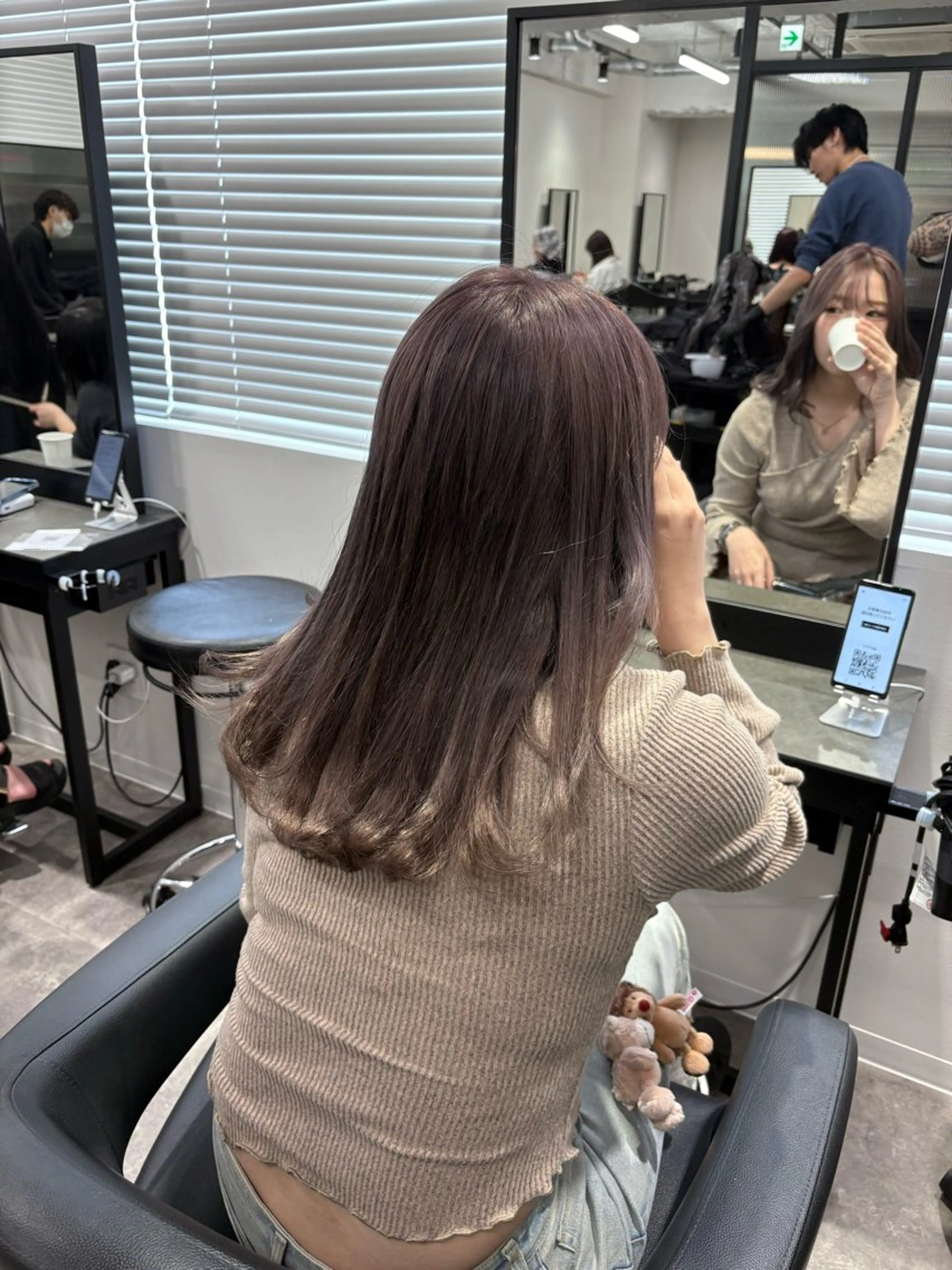 セミロング カラー ヘアカラー トリートメント 韓国ヘア暗髪 ダブルカラーメンズ可のヘアスタイル