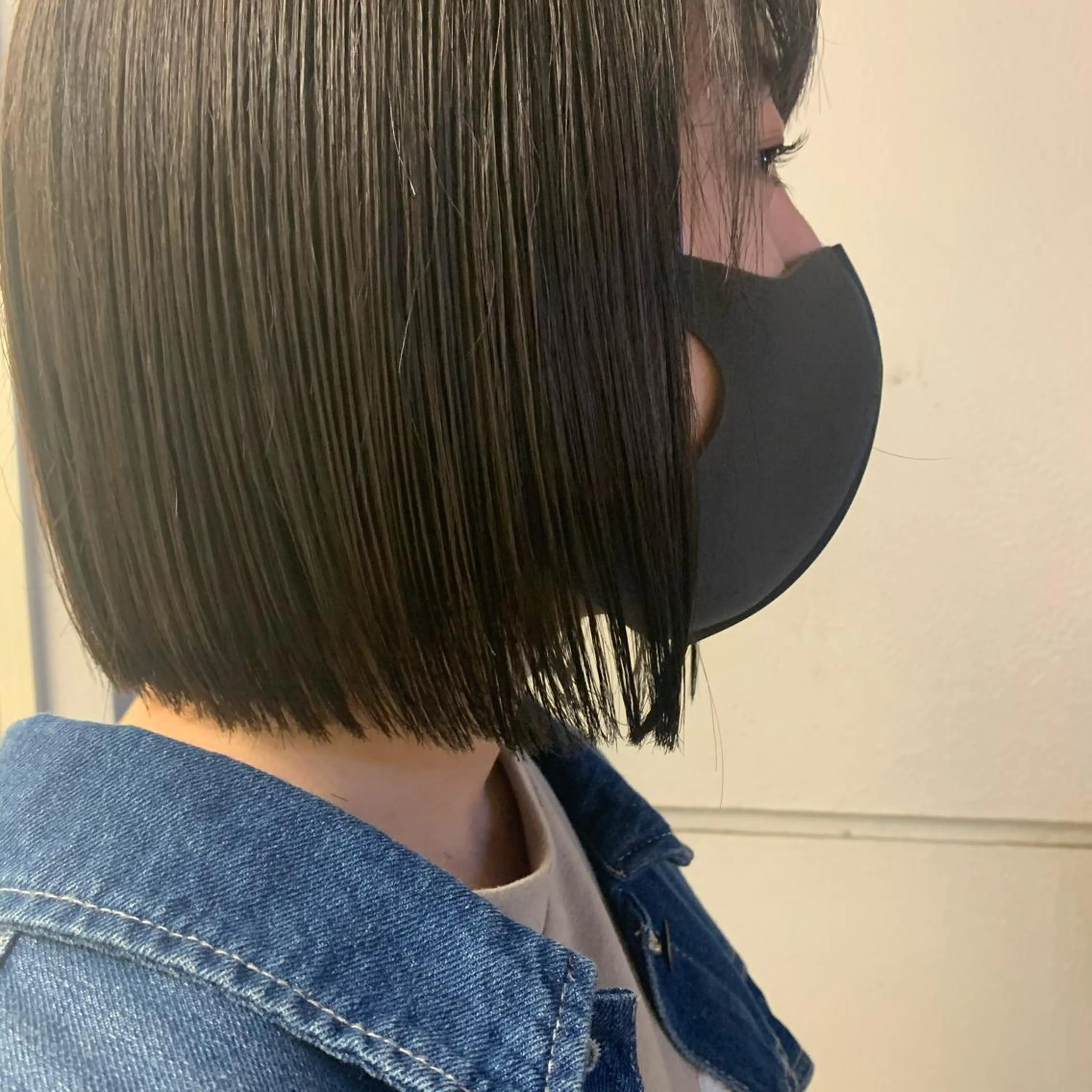ショート カラー ヘアアレンジ カット 縮毛矯正 トリートメント サナ🌱 切りっぱなしボブのヘアスタイル
