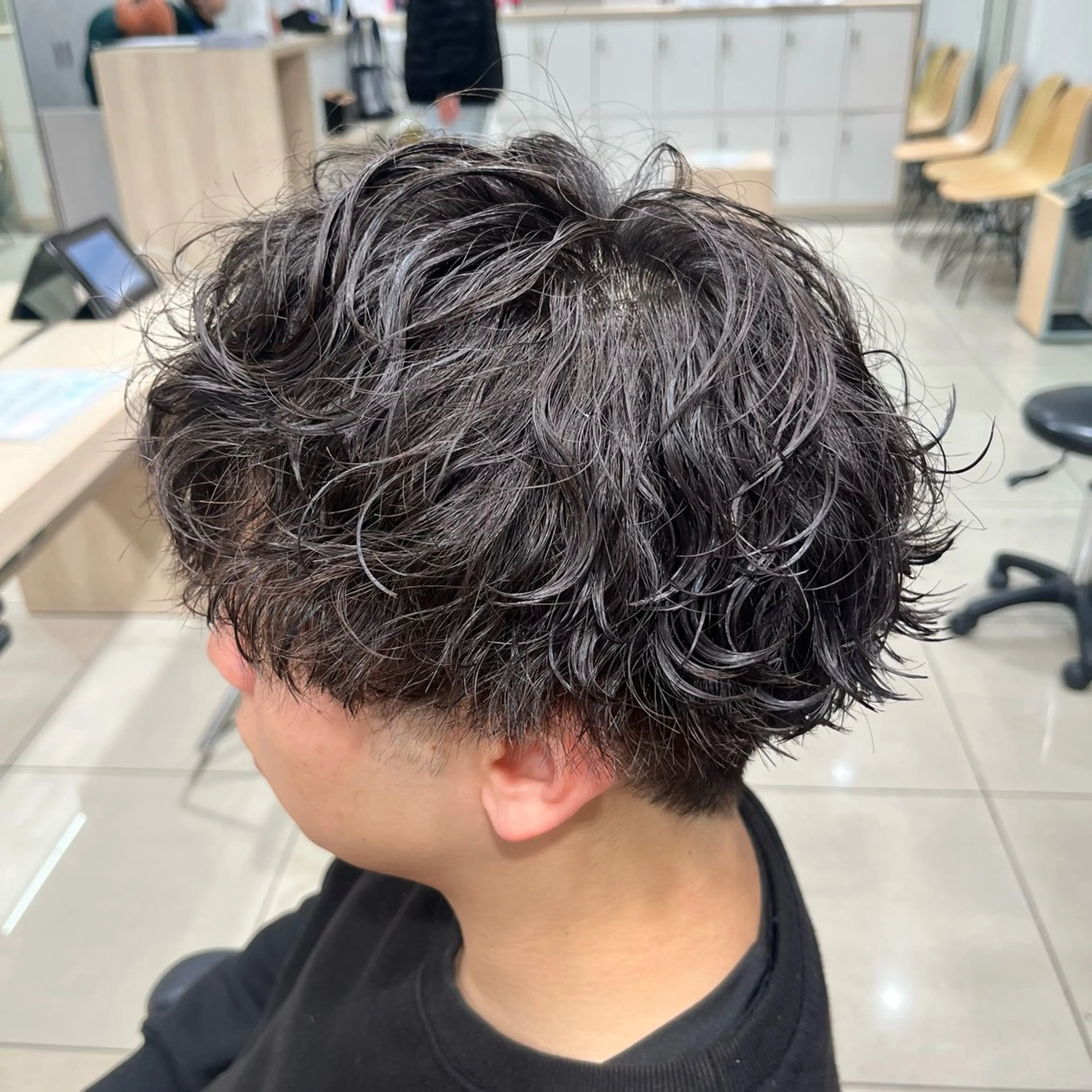 パーマ メンズ メンズパーマ 波巻きパーマ カット パーマ トリートメント 巖本 真希のヘアスタイル