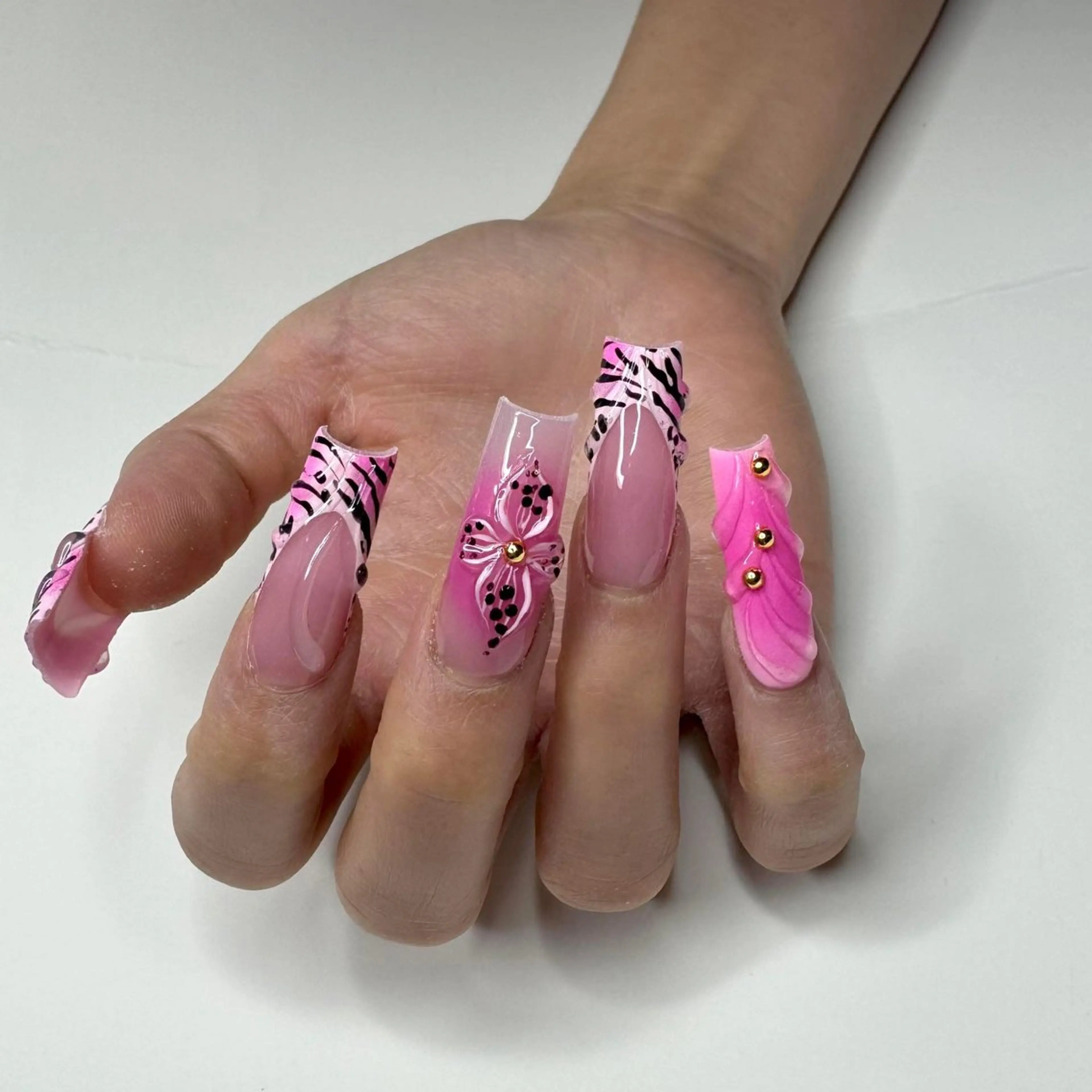 ネイル オーロラネイル フレンチネイル ジェルネイル ハロウィン キラキラネイル ハンドネイル H.baby Nail Salonのネイルデザイン