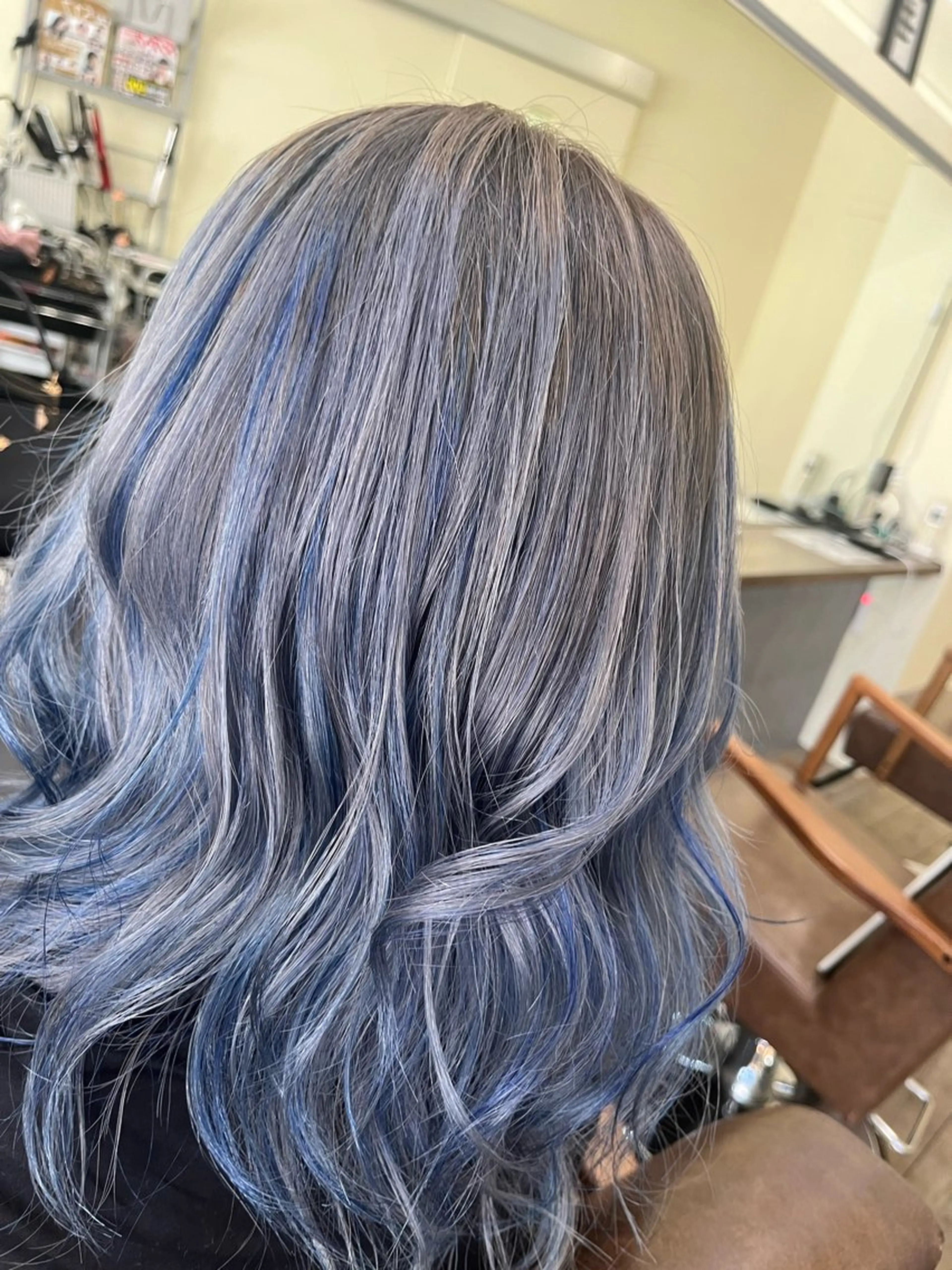カラー ブリーチ ケアブリーチ ダブルカラー イヤリングカラー インナーカラー 戸川 紗良のヘアスタイル